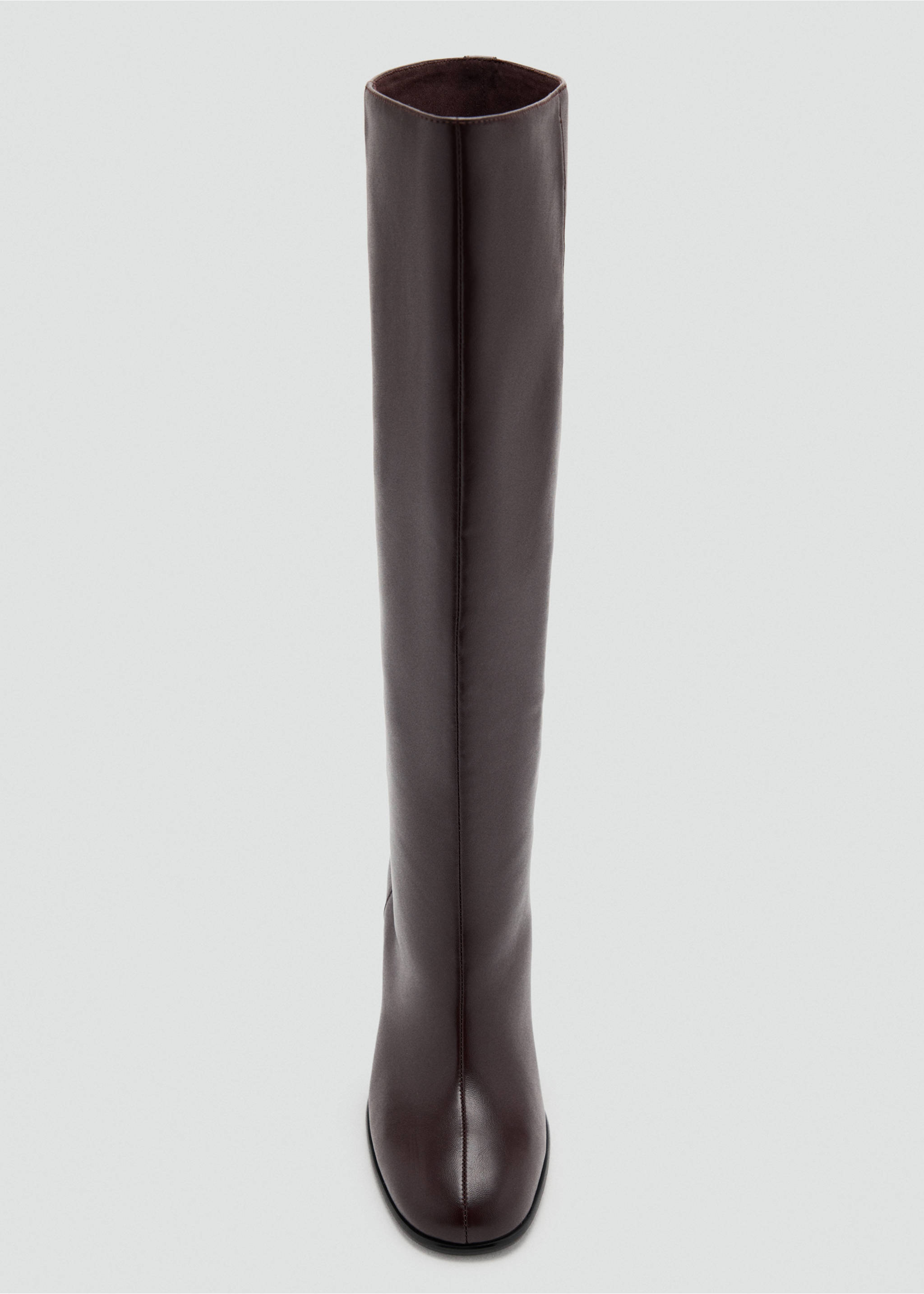 High block-heel boot - Details of the article 3, Burgundy. Ref: 37055985-00.