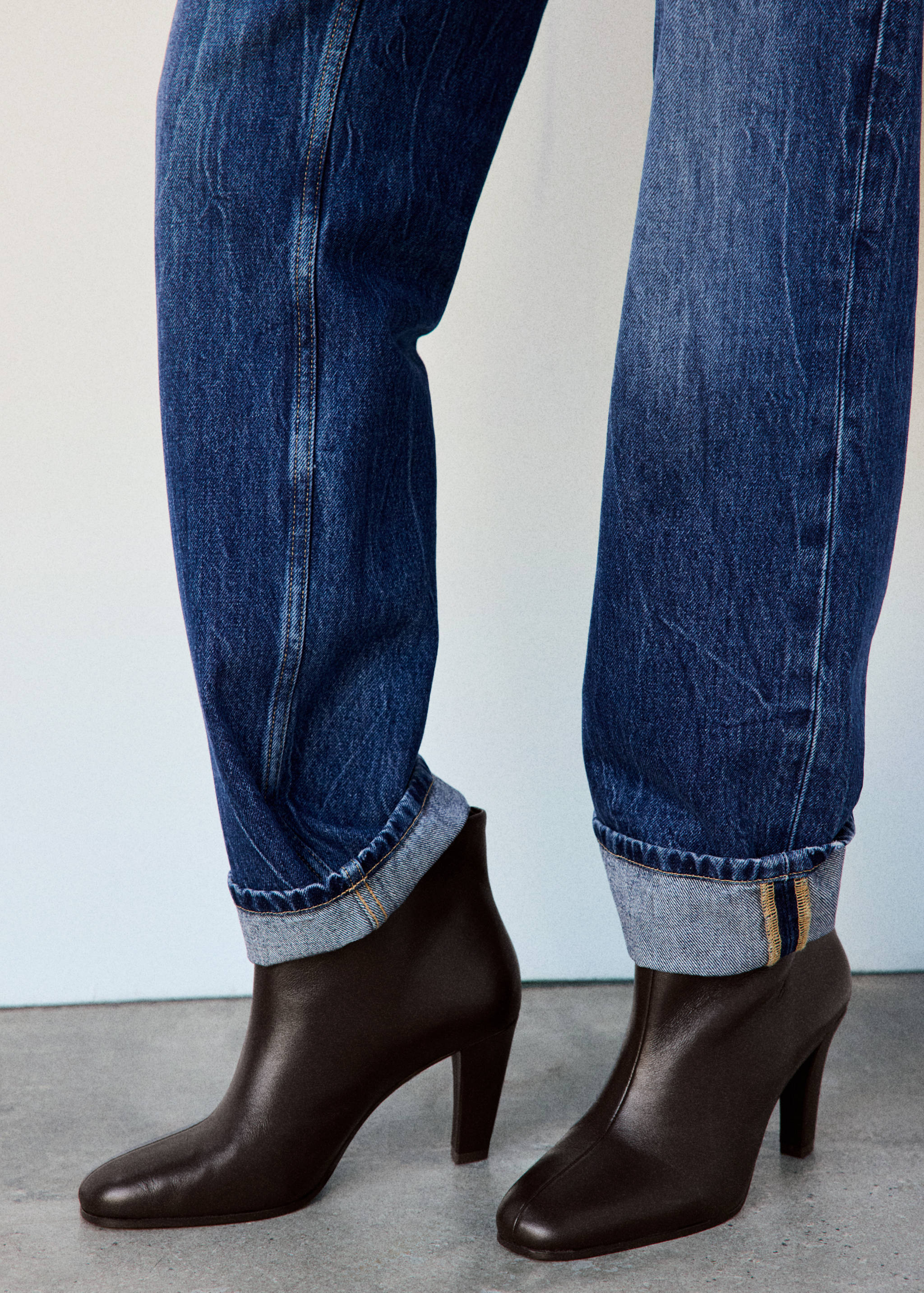 Leather heeled boots - Details of the article 9