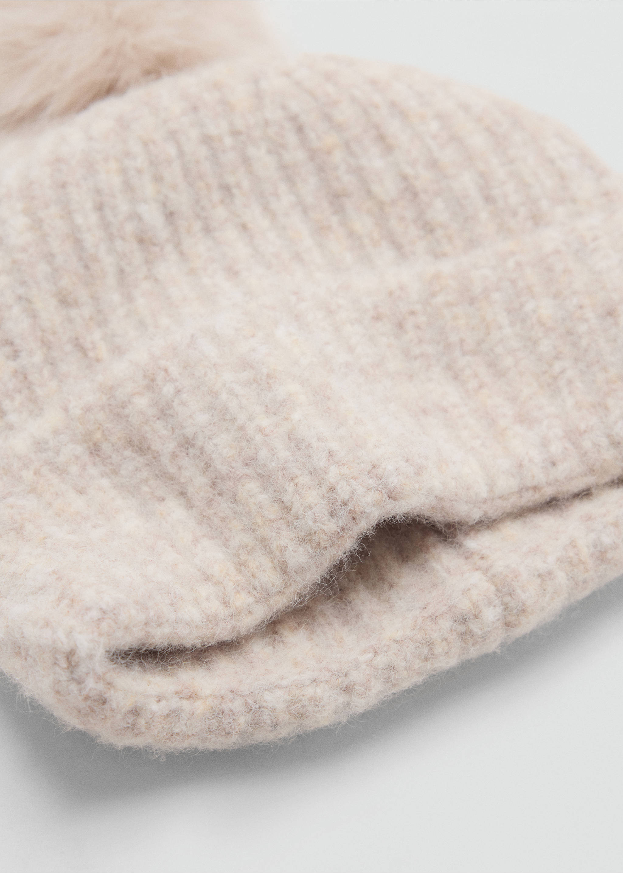 Pom pom cable-knit beanie - Medium plane, Sand. Ref: 37055993-00.