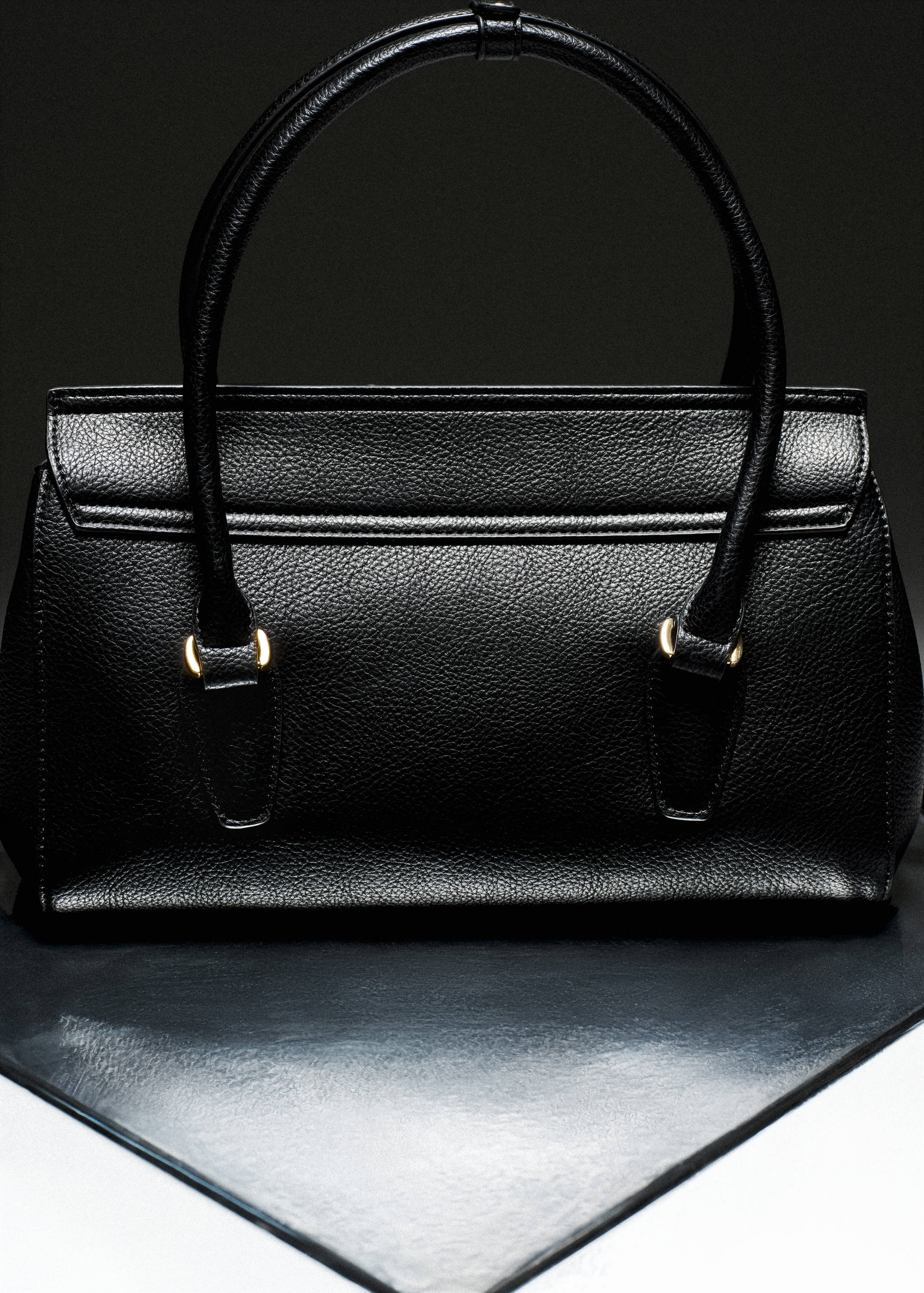 Leather-effect shoulder bag with charm detail - Details of the article 5