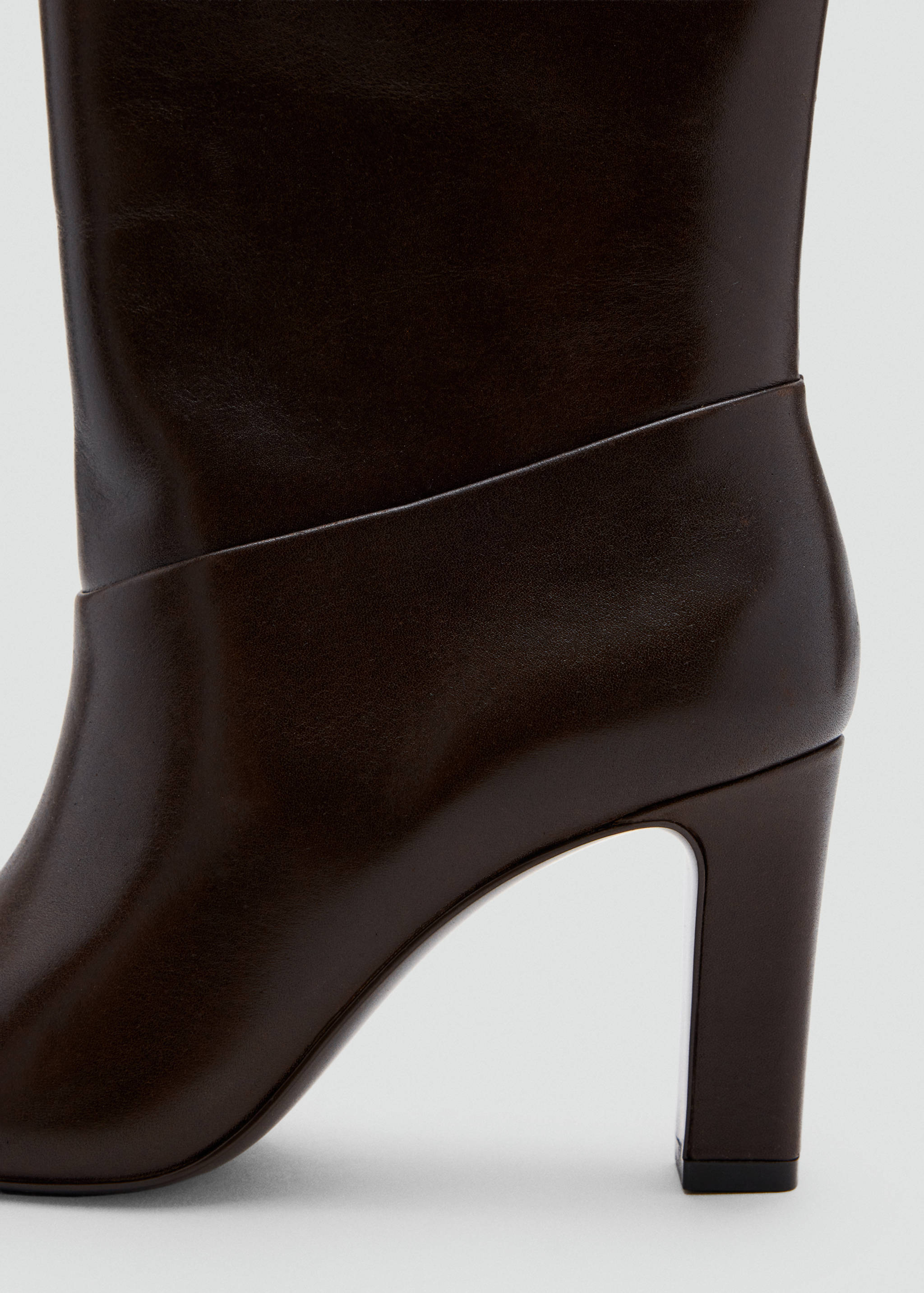 Leather heeled boots - Details of the article 1
