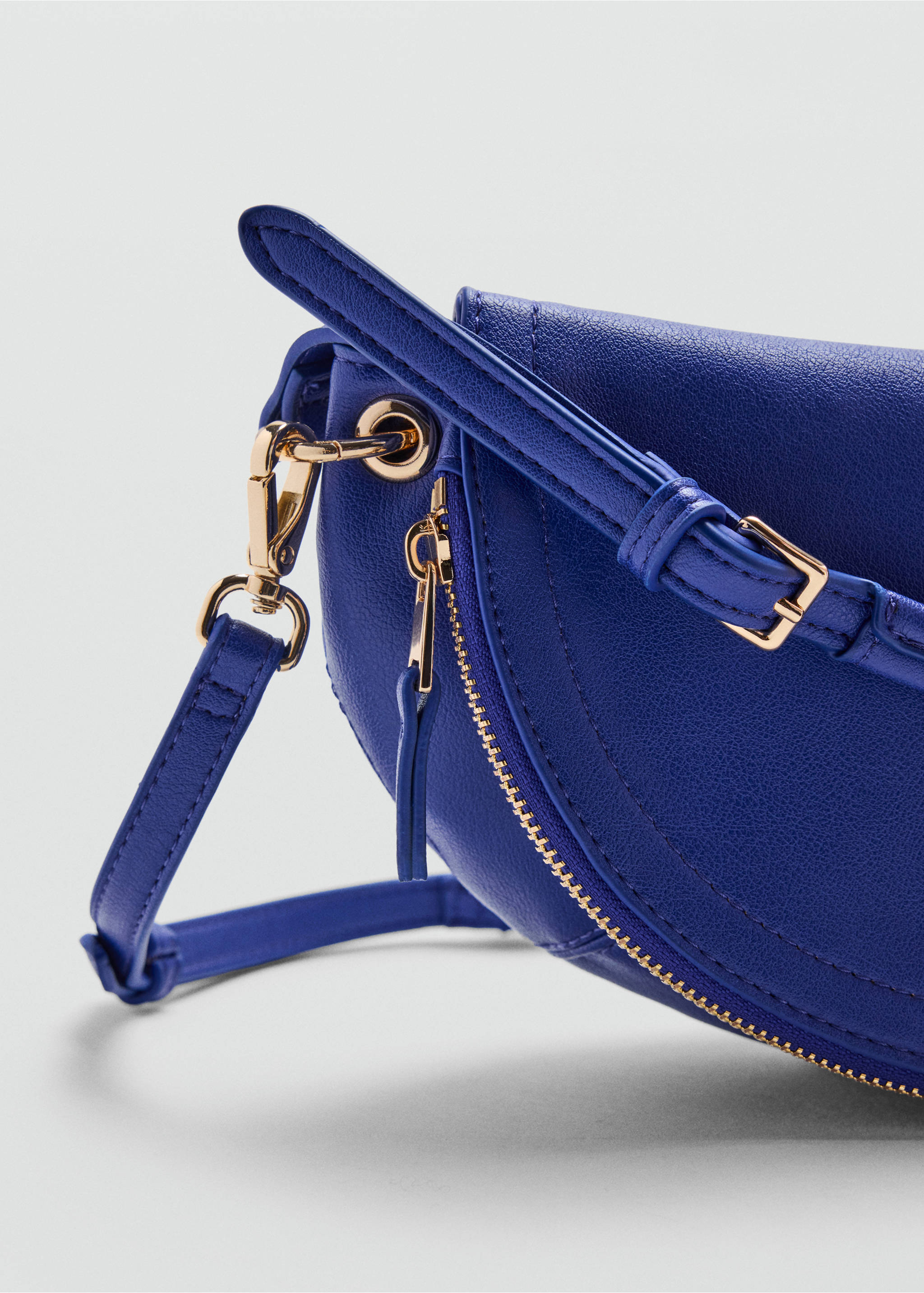 Leather-effect half-moon shoulder bag - Details of the article 1, Vibrant blue. Ref: 37056004-00.