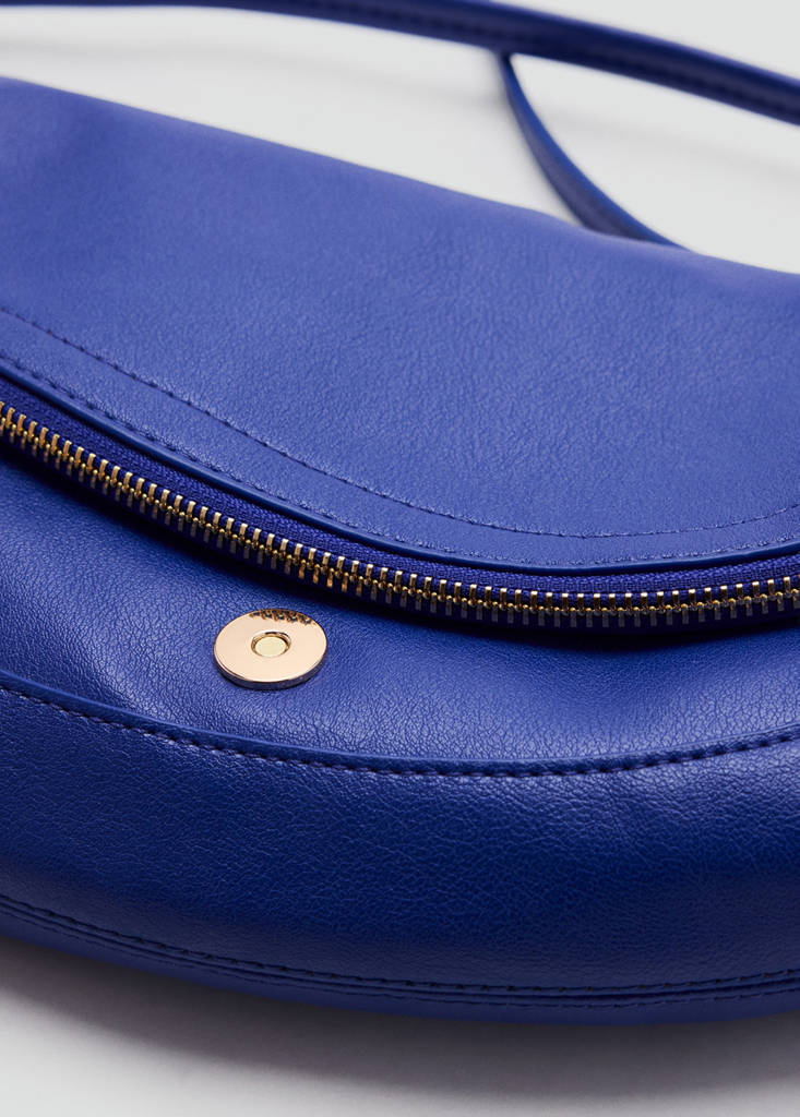 Semi-circular faux leather shoulder bag — Vibrant blue