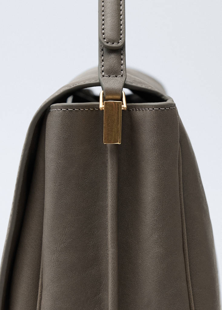 Leather shoulder bag with flap — Grey