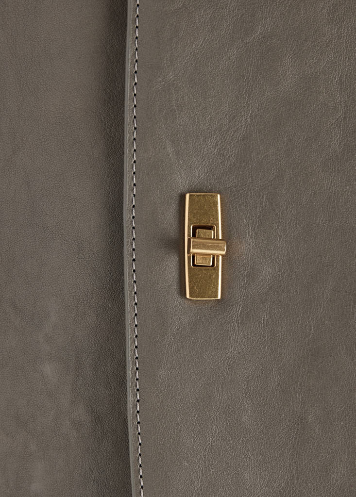 Leather shoulder bag with flap — Grey