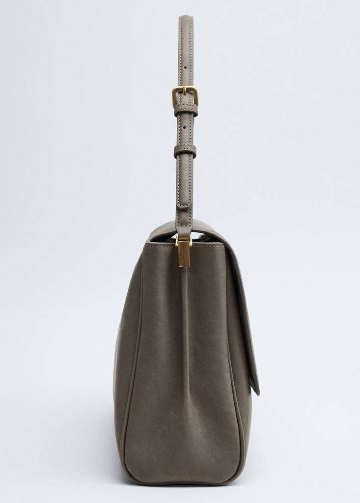 Leather shoulder bag with flap — Grey