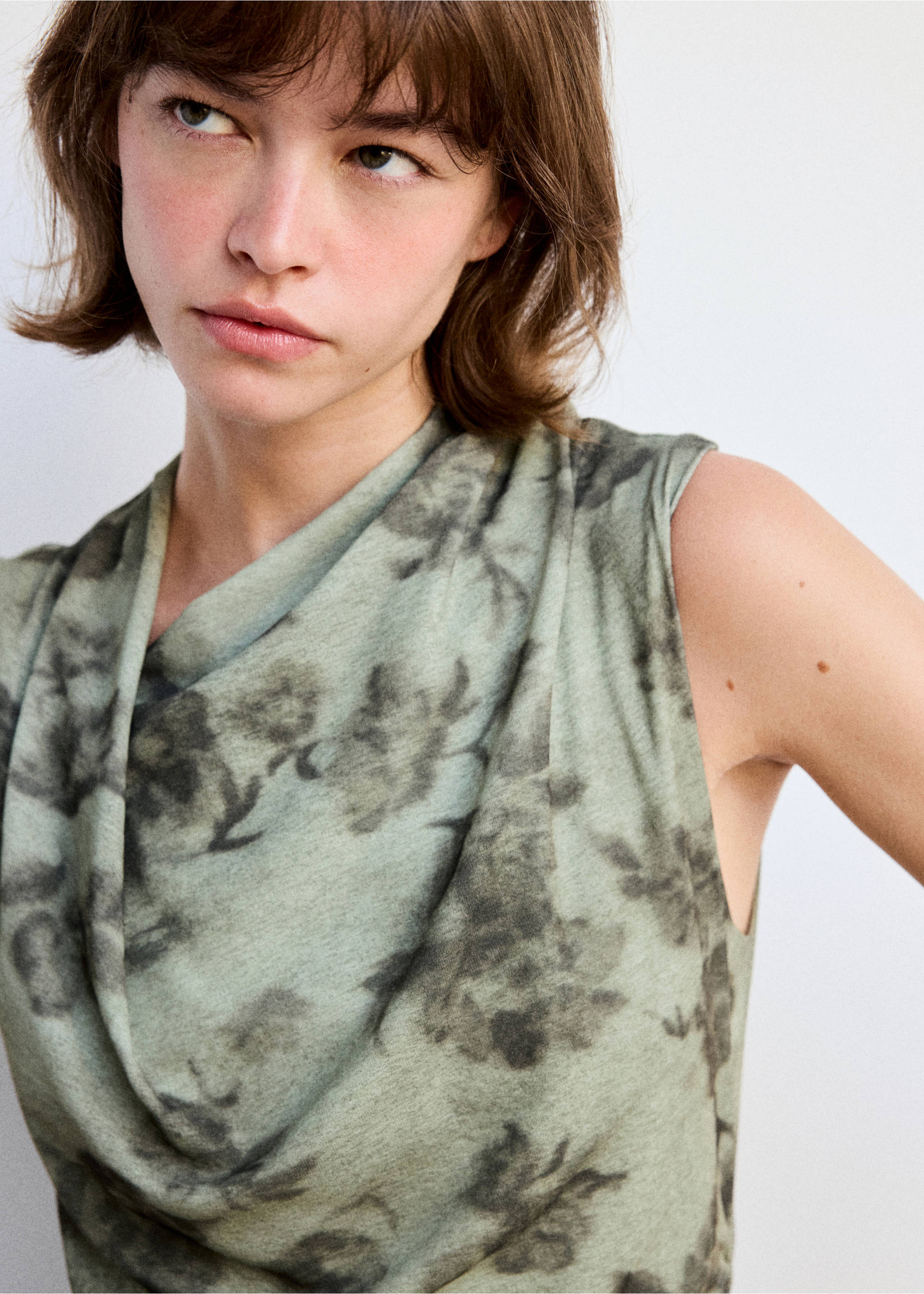 Asymmetric side ruched dress - Details of the article 1, Green. Ref: 37056012-00.