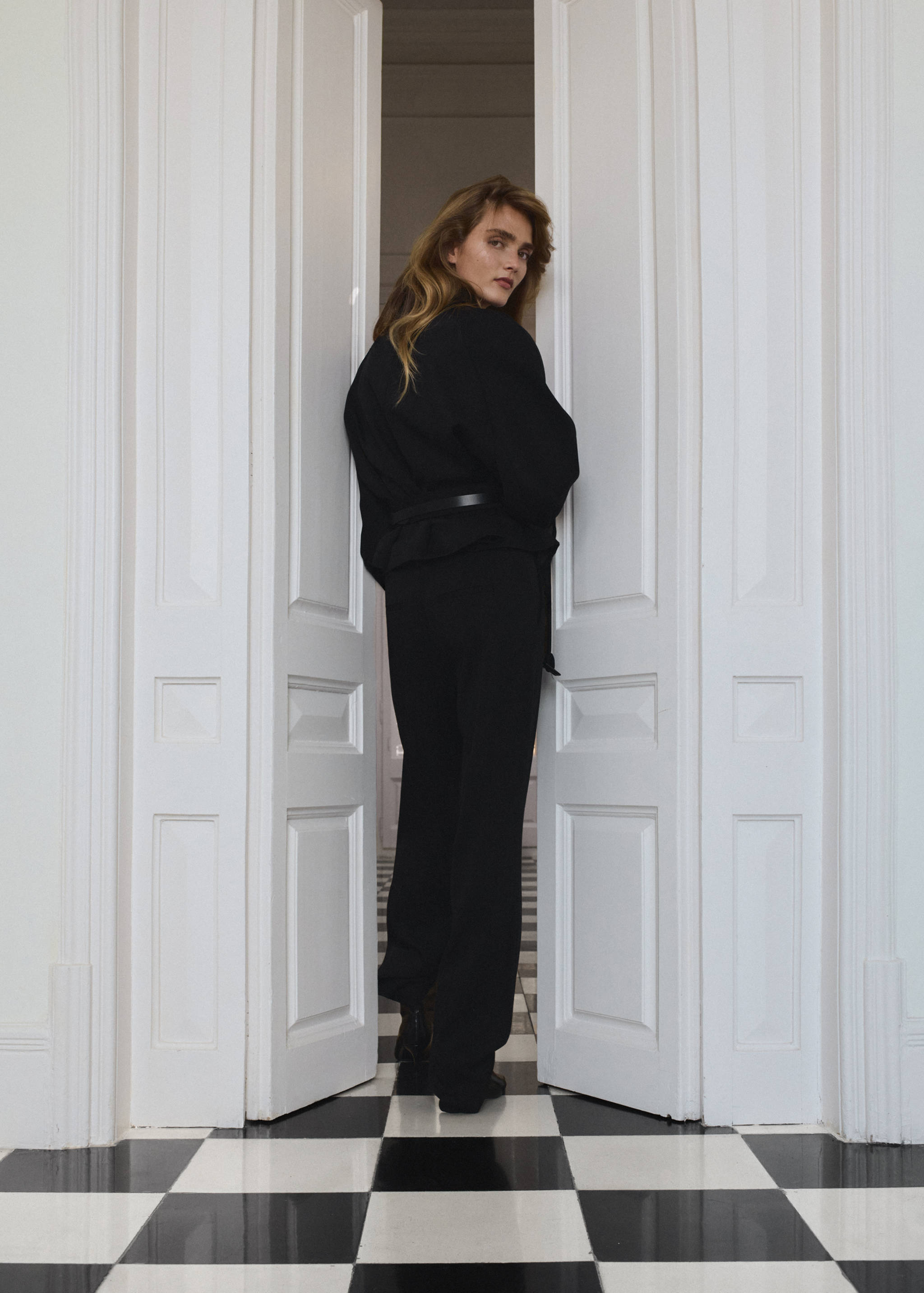 Low-rise straight-leg trousers - Reverse of the article