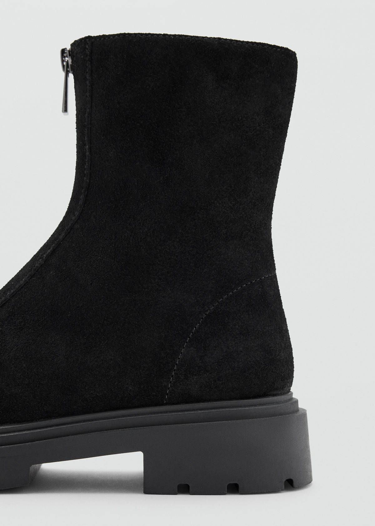 Zipped leather ankle boots — Black