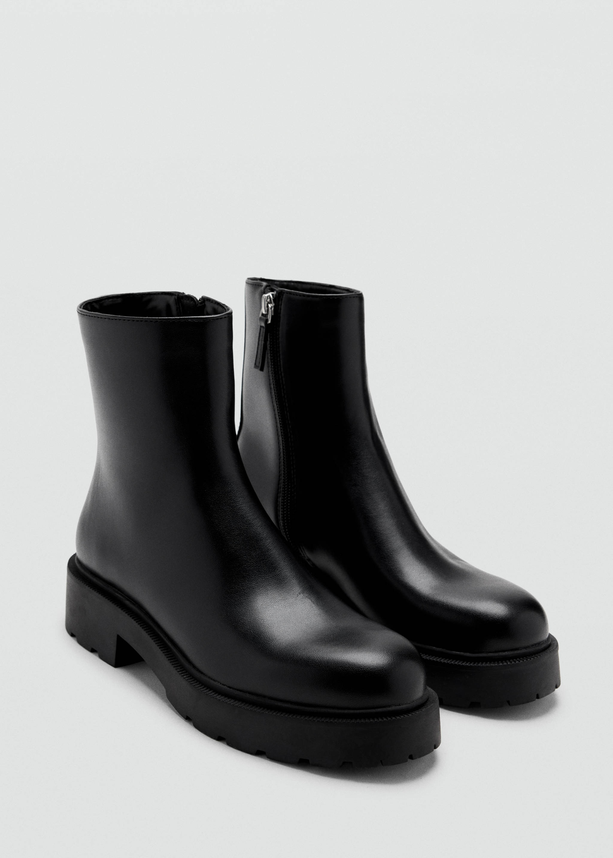 Faux leather ankle boot with round toe - Medium plane