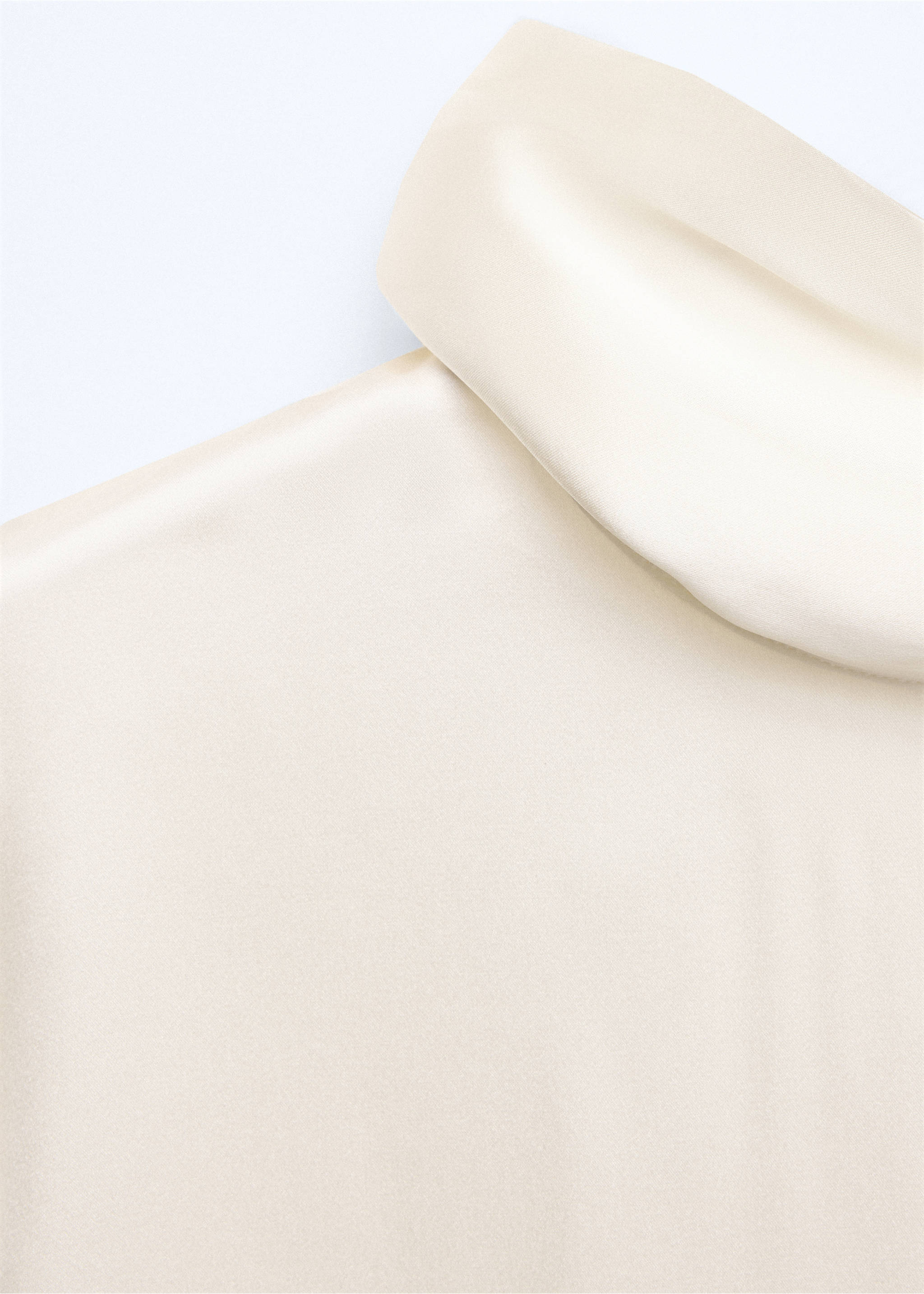 100% silk blouse with a tie-neck - Details of the article 8, Ecru. Ref: 37056353-00.