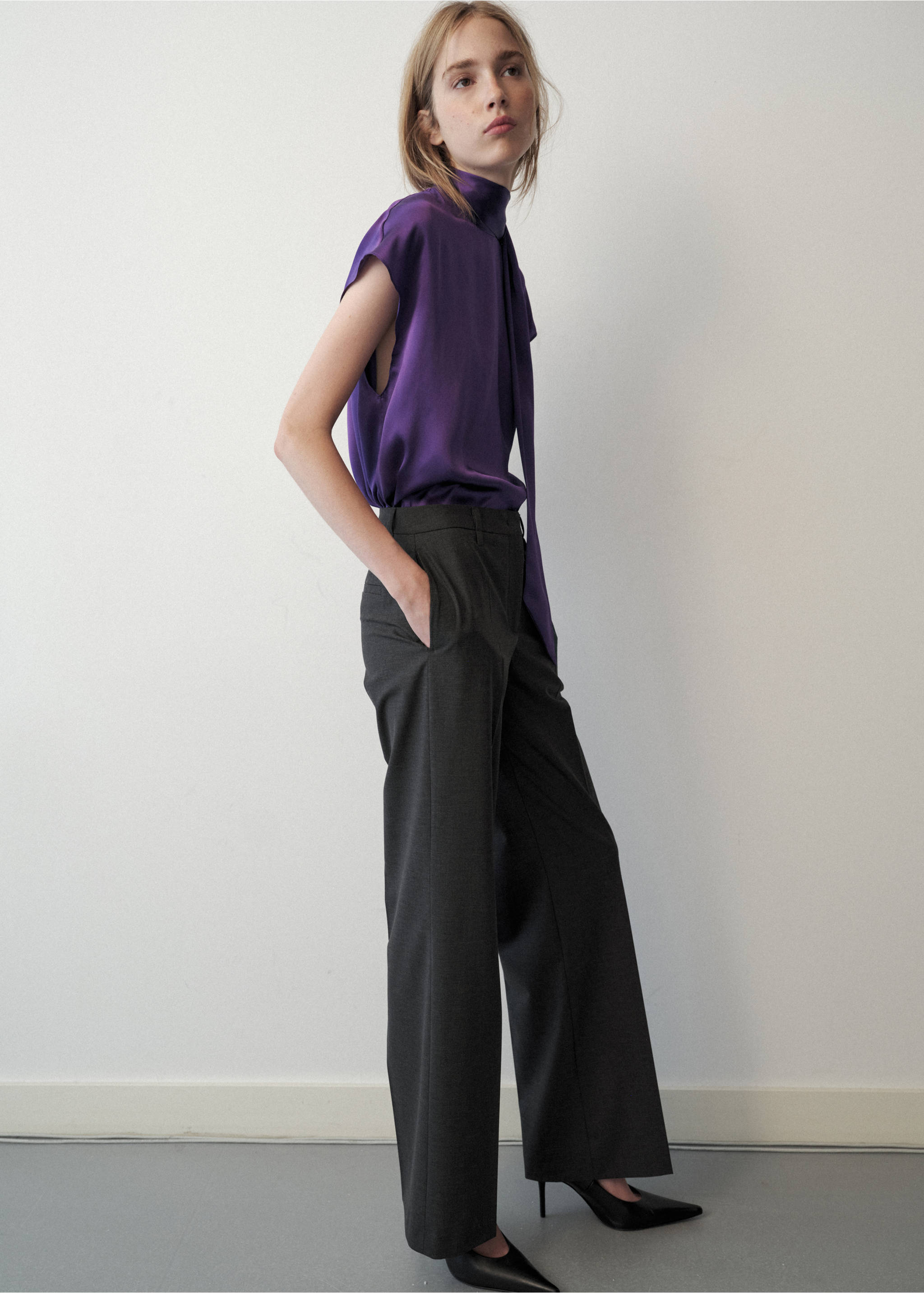 100% silk blouse with a tie-neck - General plane, Violet. Ref: 37056353-00.