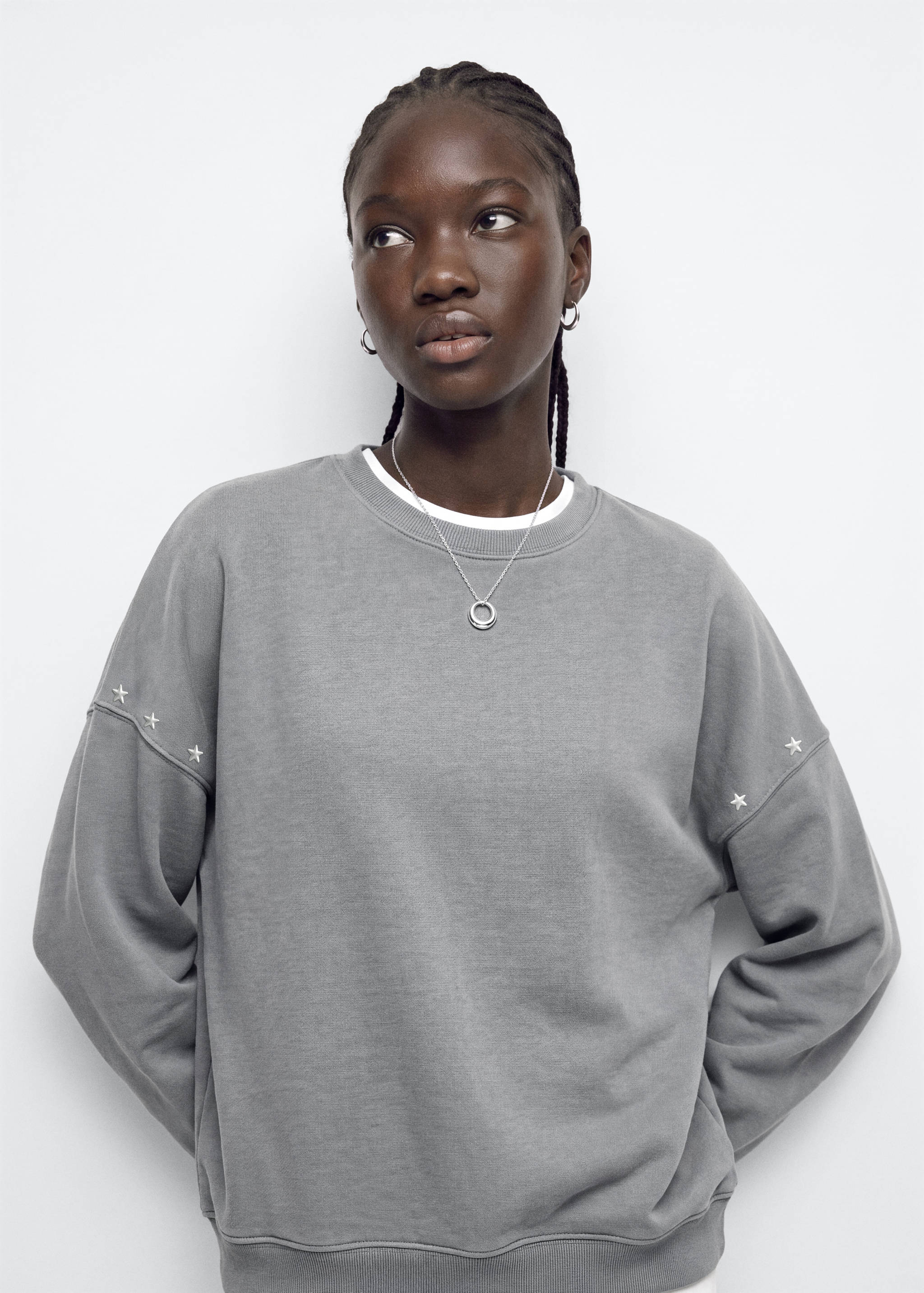 Sweat en coton avec étoiles métalliques - Plan moyen