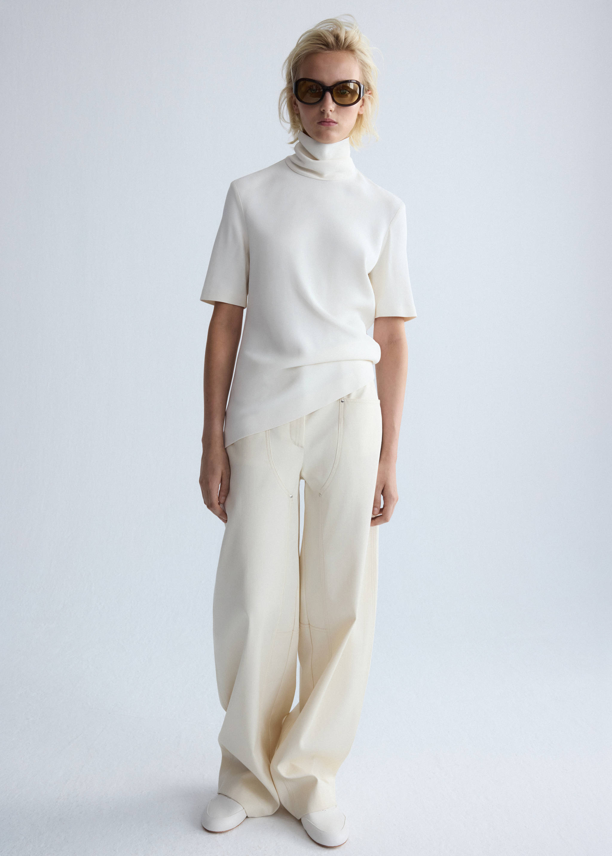 Asymmetrical high-neck blouse - General plane