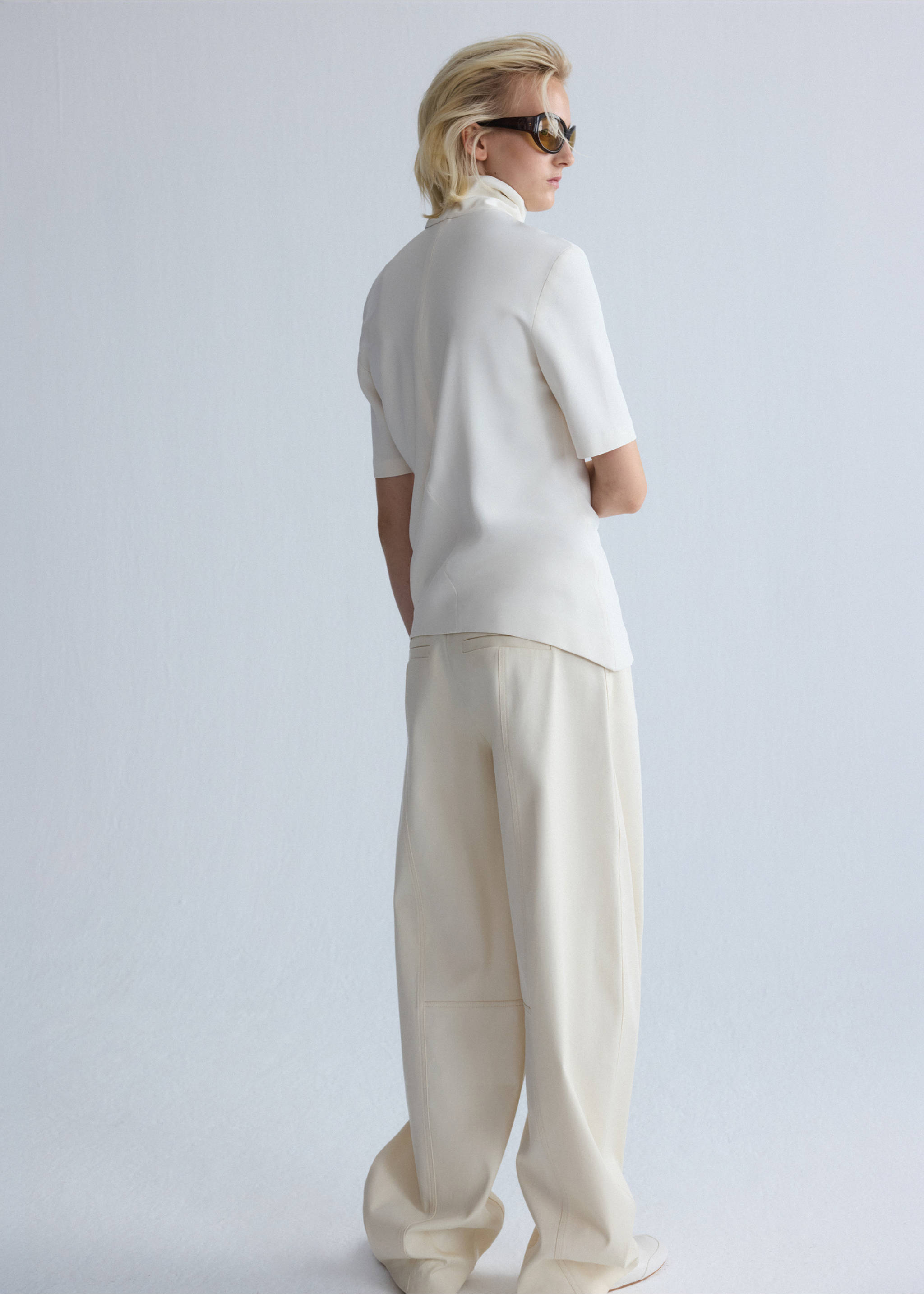 Asymmetrical high-neck blouse - Reverse of the article, Off White. Ref: 37056367-00.