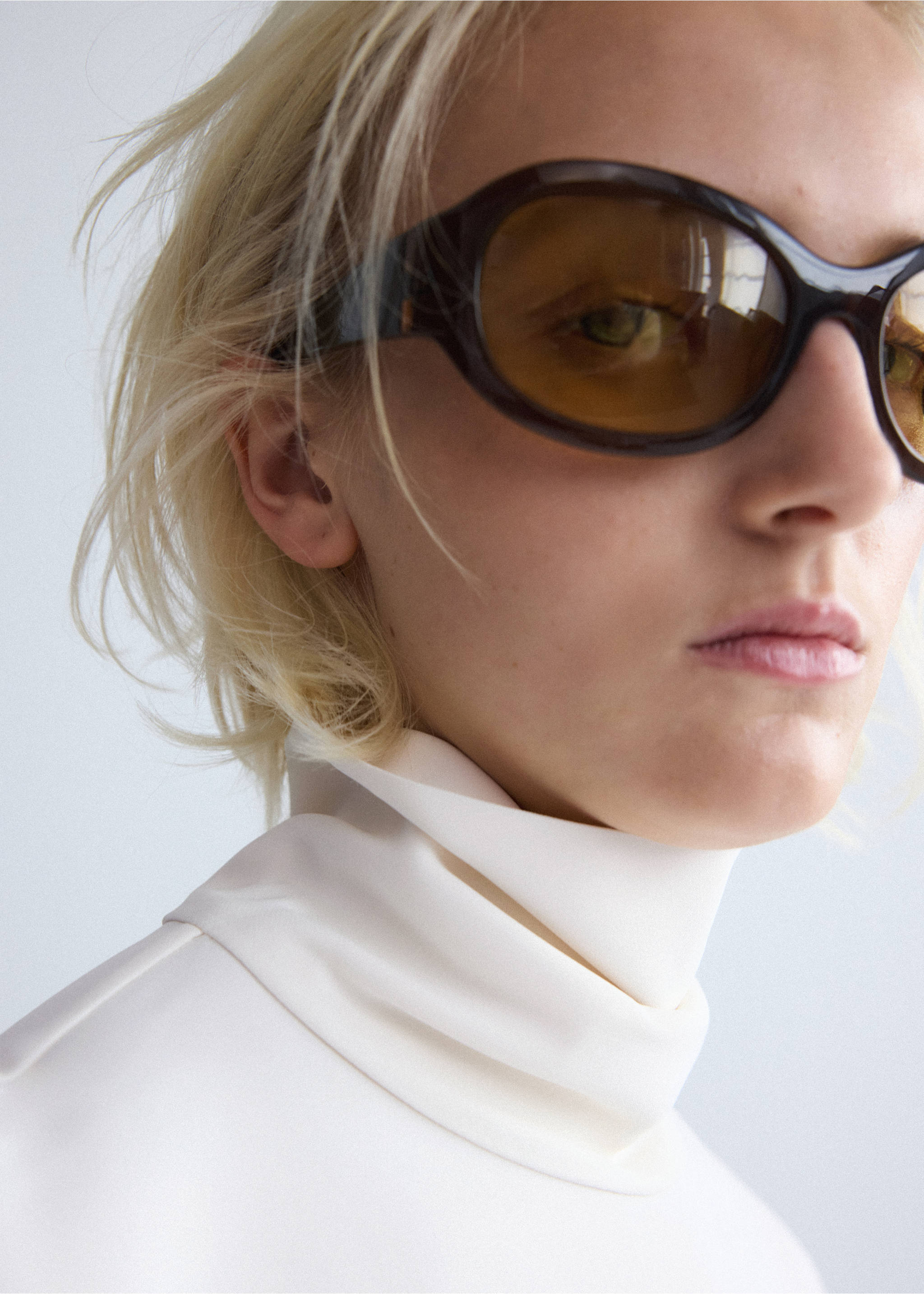 Asymmetrical high-neck blouse - Details of the article 1, Off White. Ref: 37056367-00.