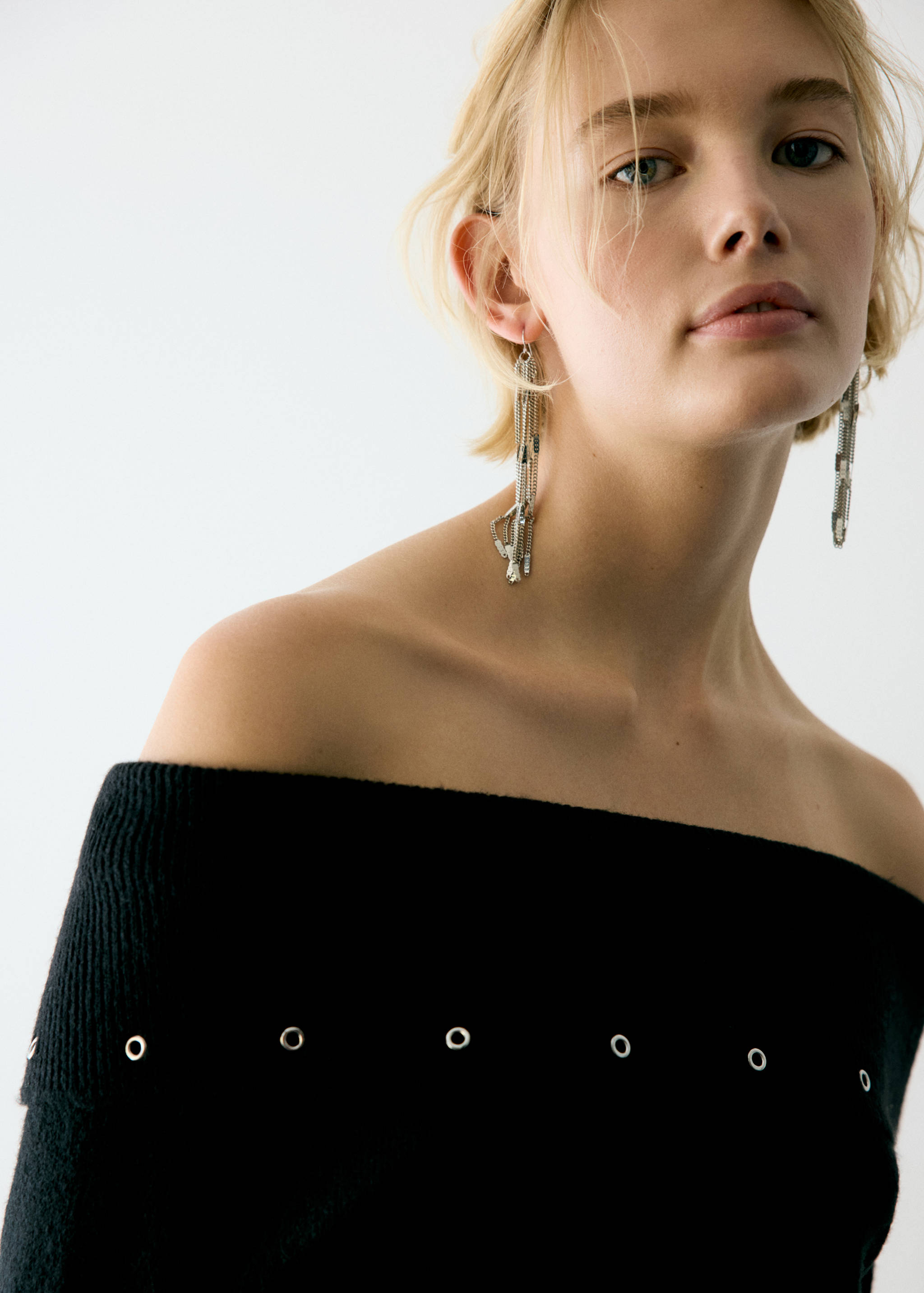 Asymmetrical eyelet jumper - Details of the article 1