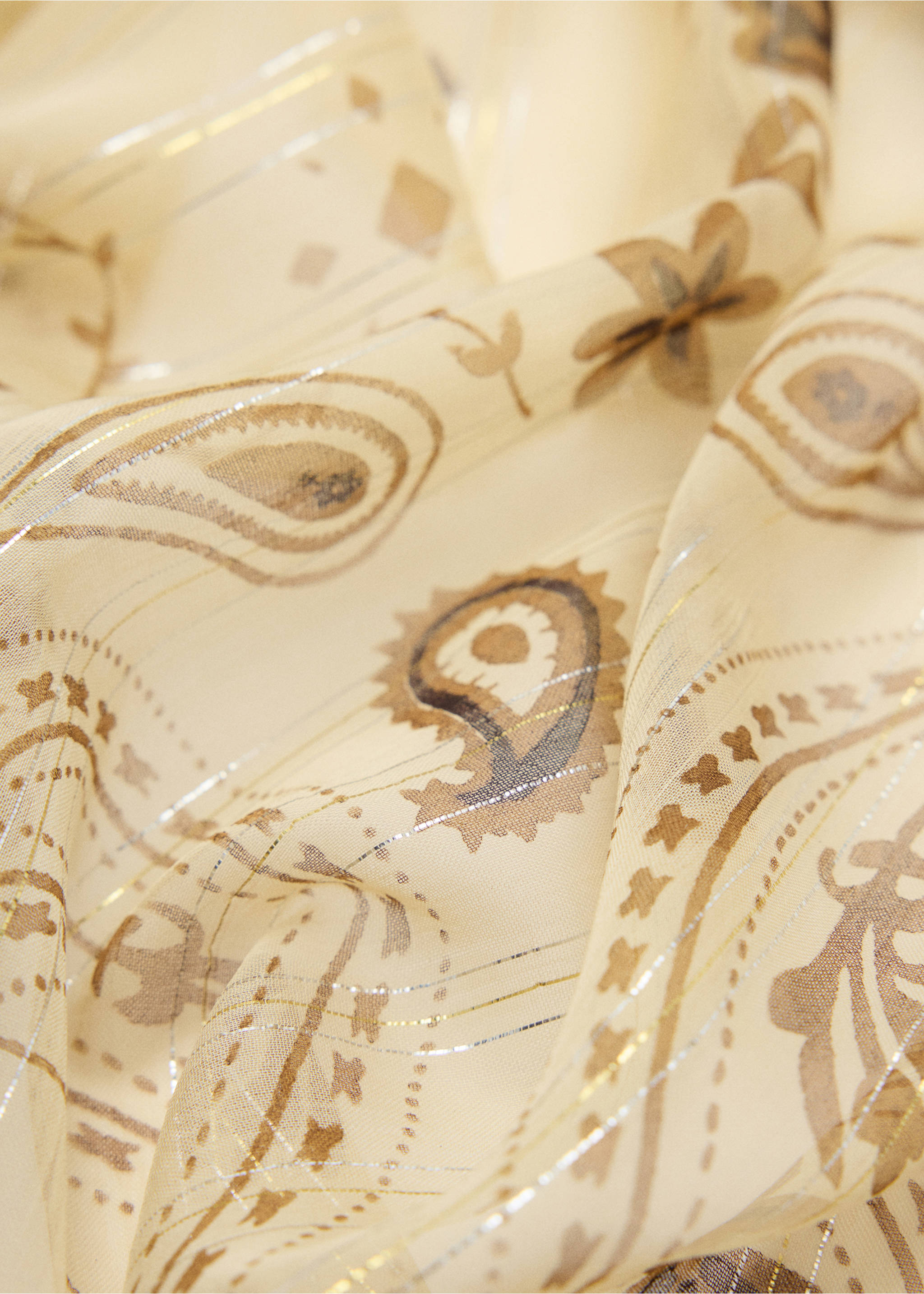 Paisley scarf with shimmer detail - Medium plane, Beige. Ref: 37056737-00.