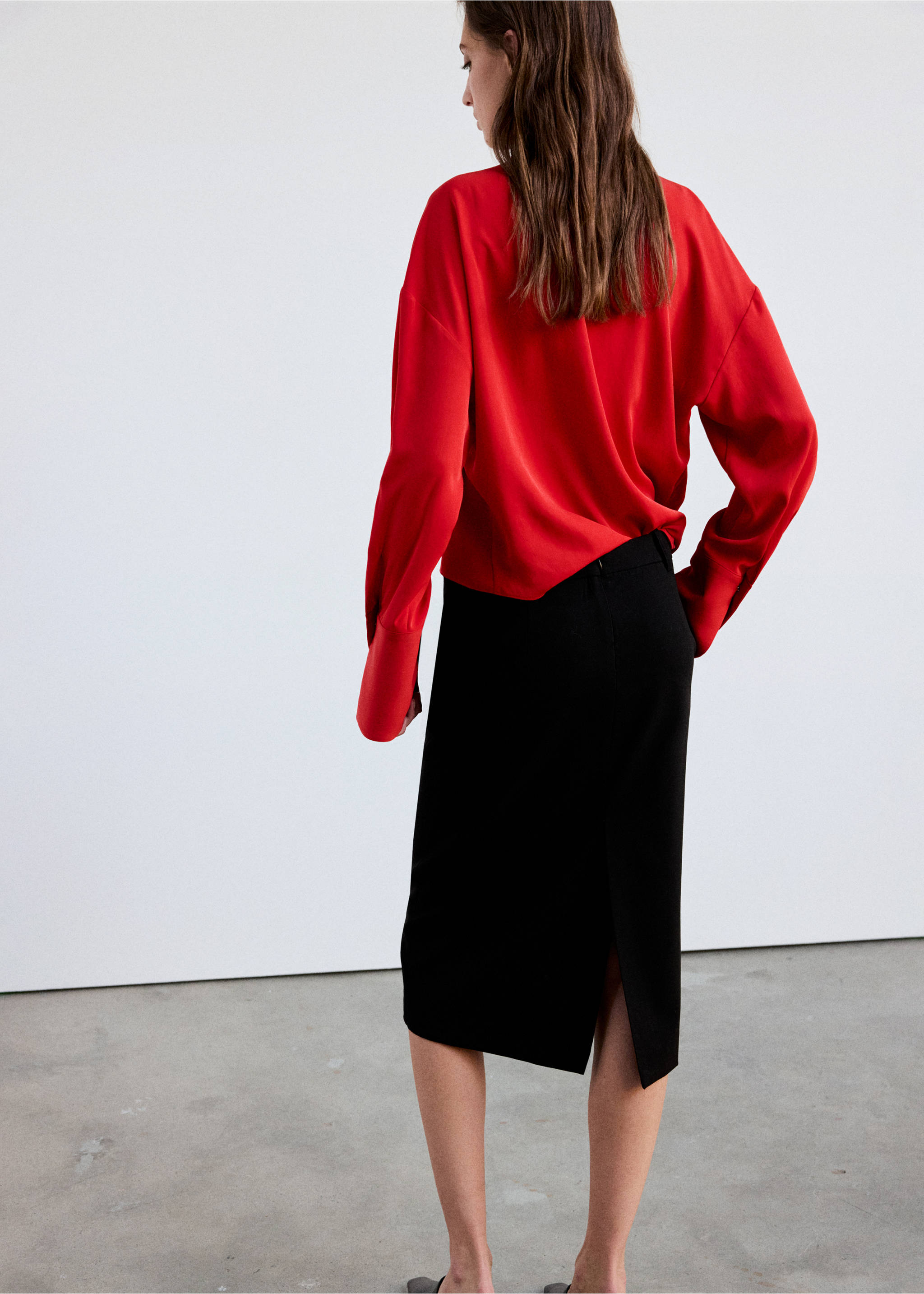 Draped-neck shirt - Reverse of the article, Red. Ref: 37057114-00.