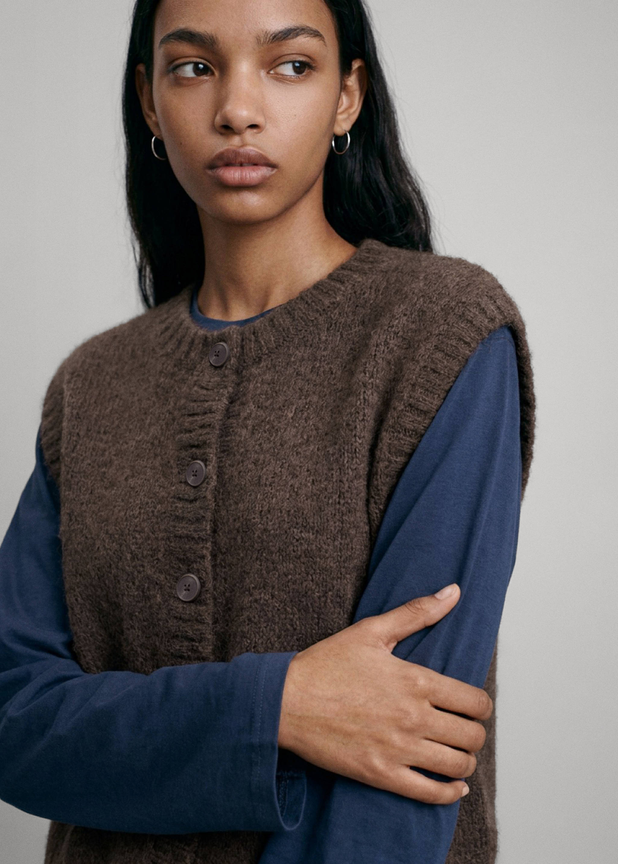 Knitted gilet with buttons - Details of the article 1