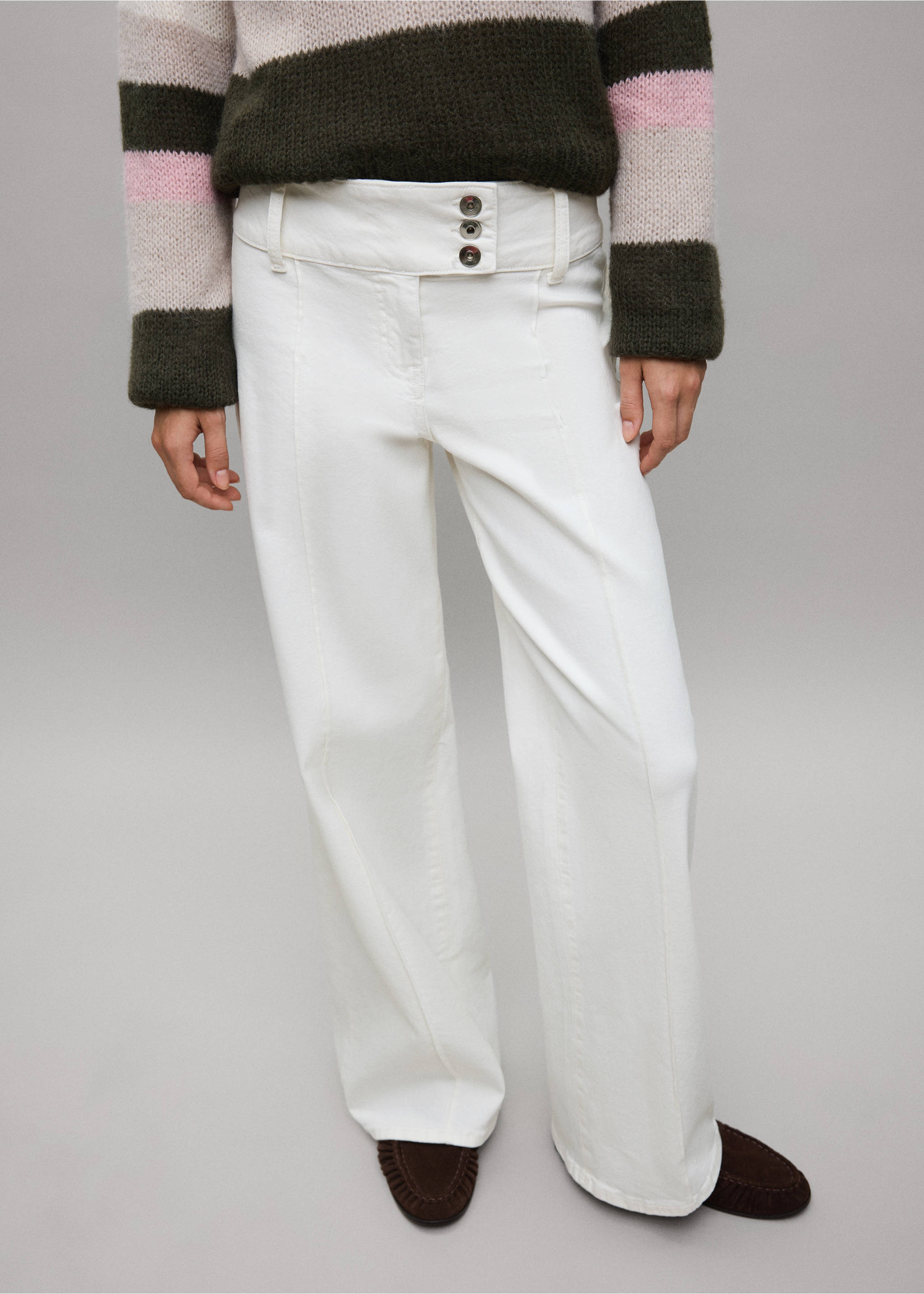 Jean wide leg avec détail boutons - Détail de l'article 3, Blanc cassé. Ref: 37057129-00.