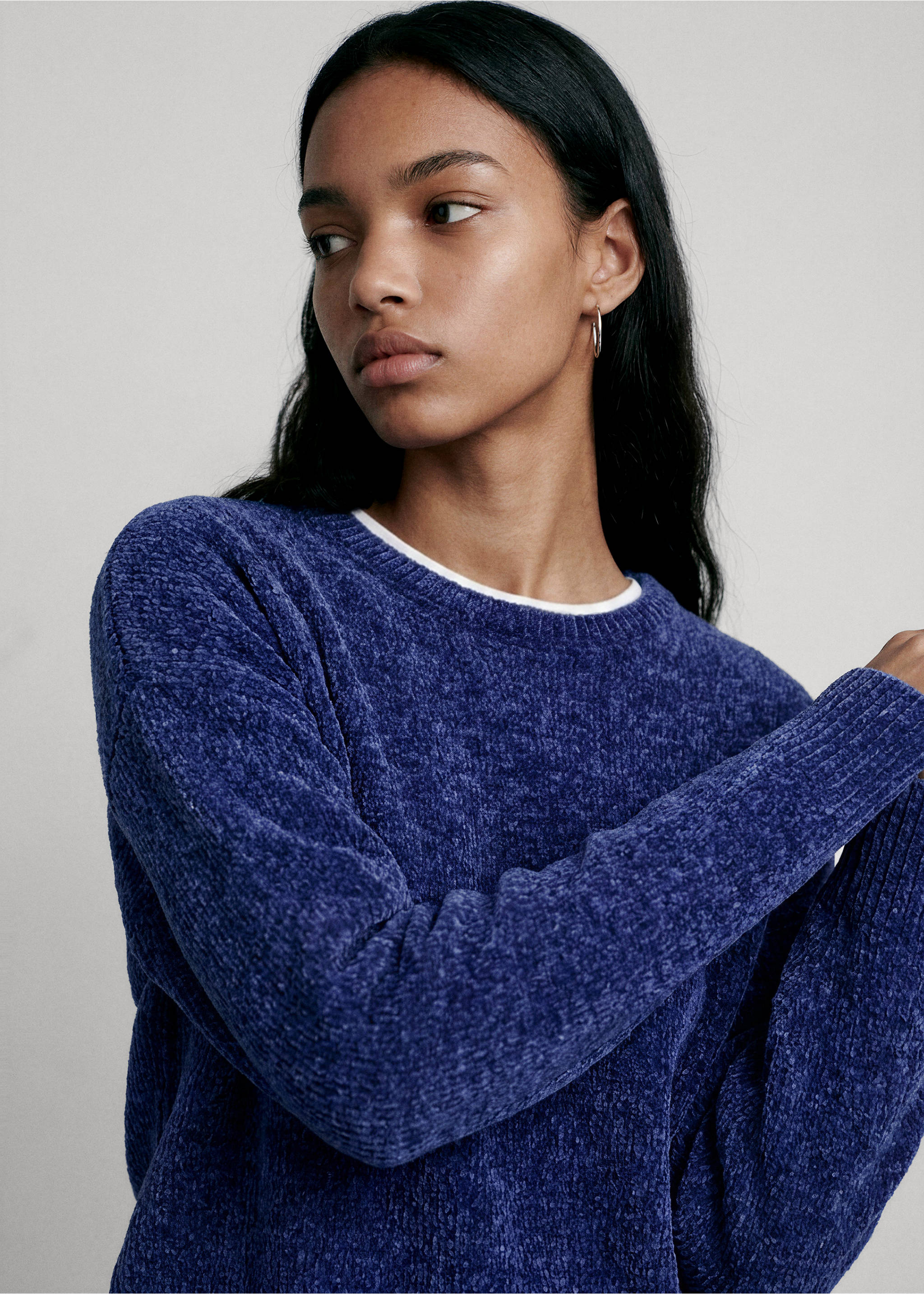 Blue chenille round-neck jersey with a ribbed collar., Indigo Blue. Ref: 37057133-00.