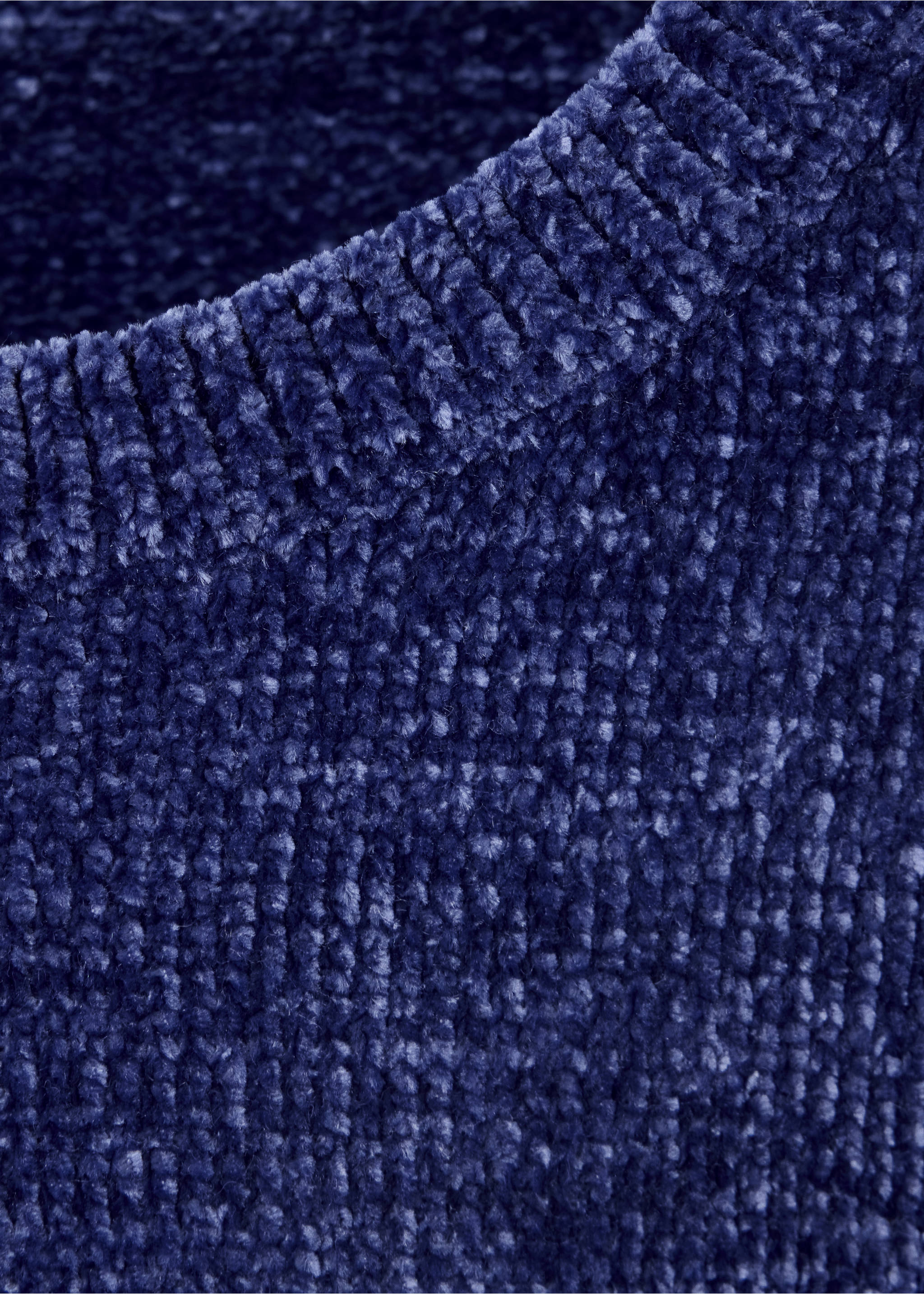 Chenille knit sweater - Details of the article 8, Indigo Blue. Ref: 37057133-00.