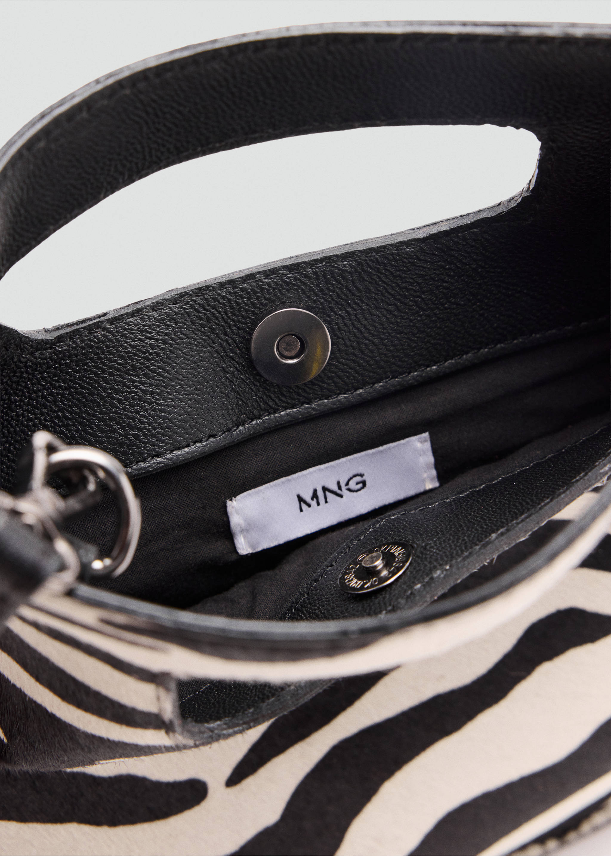Mini zebra-print leather bag - Details of the article 2, White. Ref: 37057135-00.