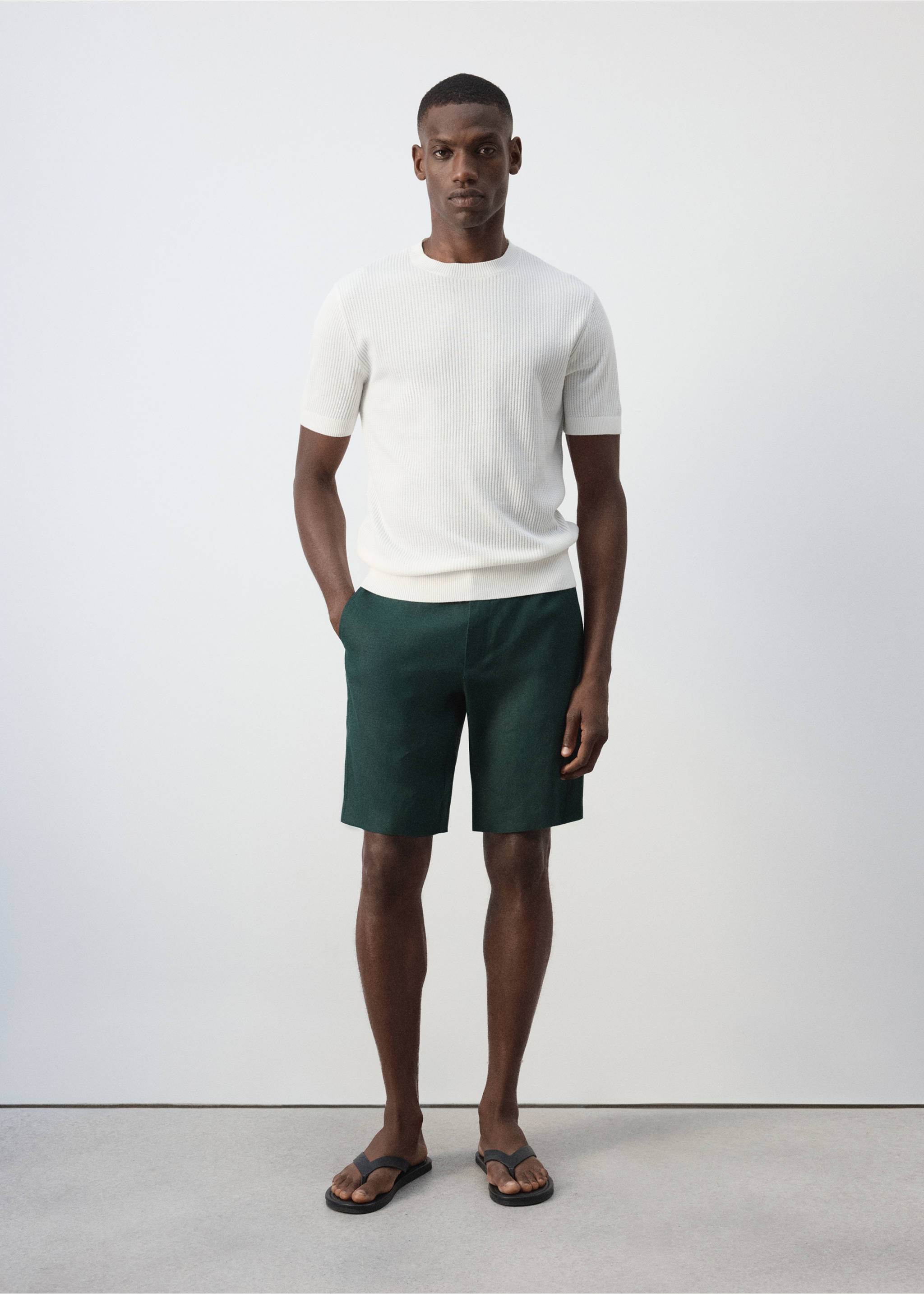 Bermuda regular-fit 100 % lin - Plan général, Vert foncé. Ref: 37057772-00.