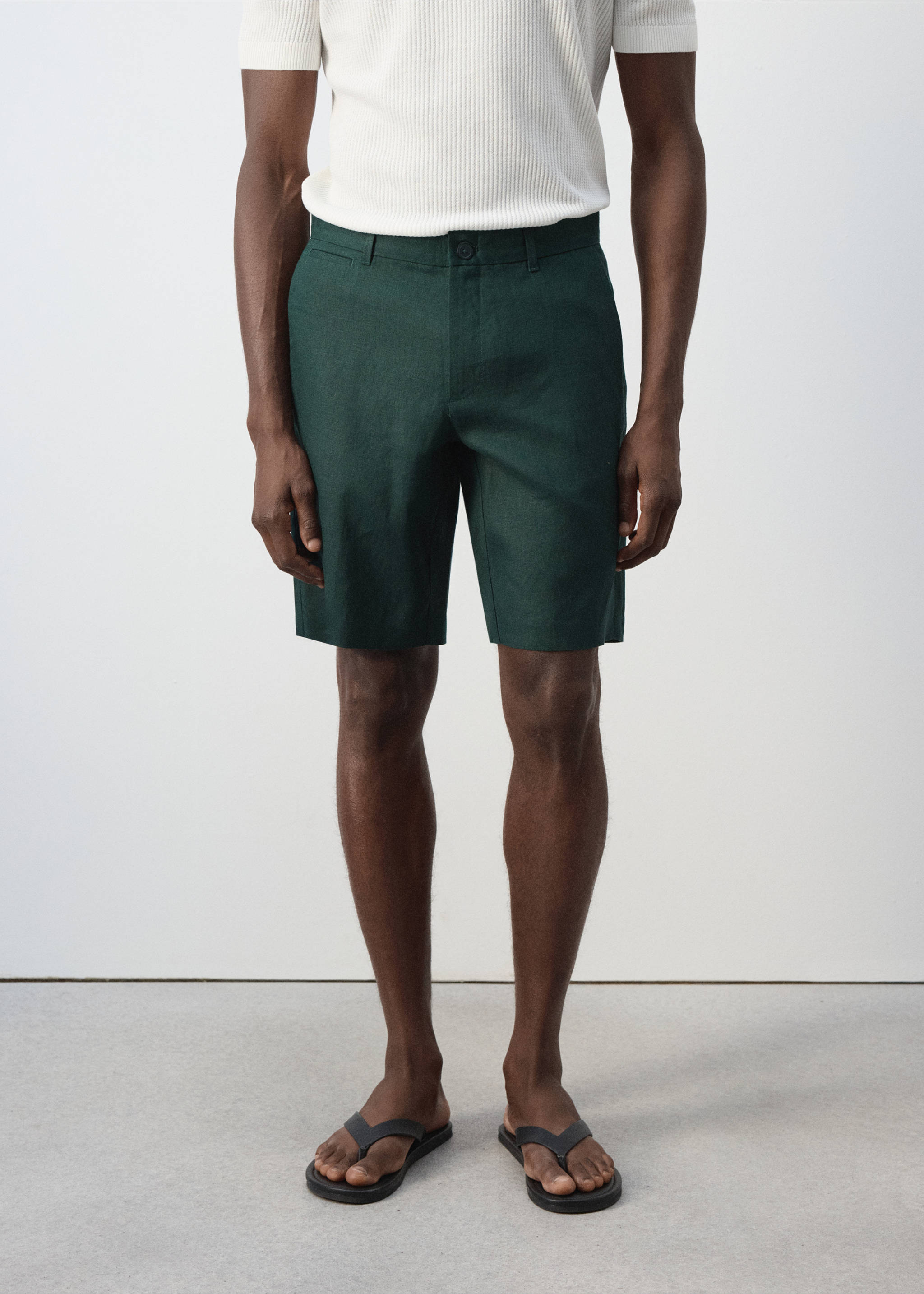 Bermuda regular-fit 100 % lin - Plan moyen, Vert foncé. Ref: 37057772-00.