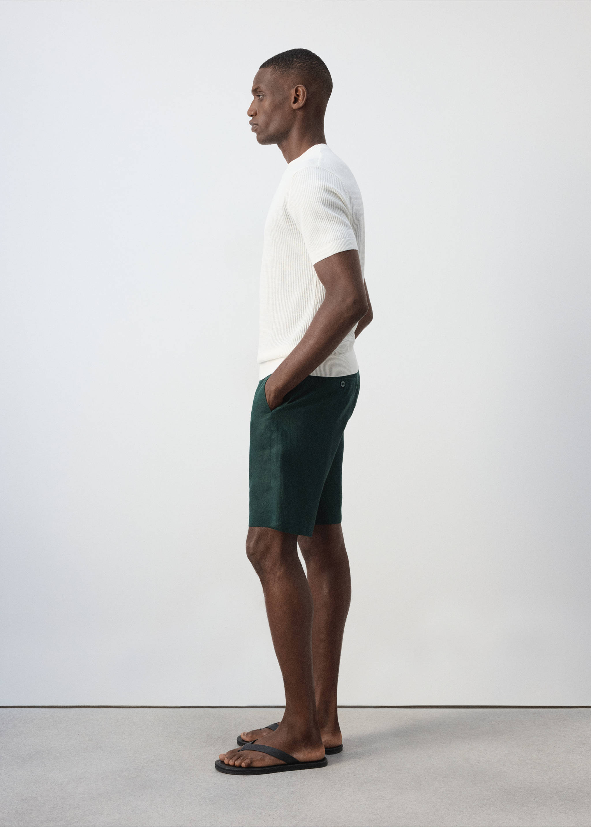 Bermuda regular-fit 100 % lin - Détail de l'article 2, Vert foncé. Ref: 37057772-00.