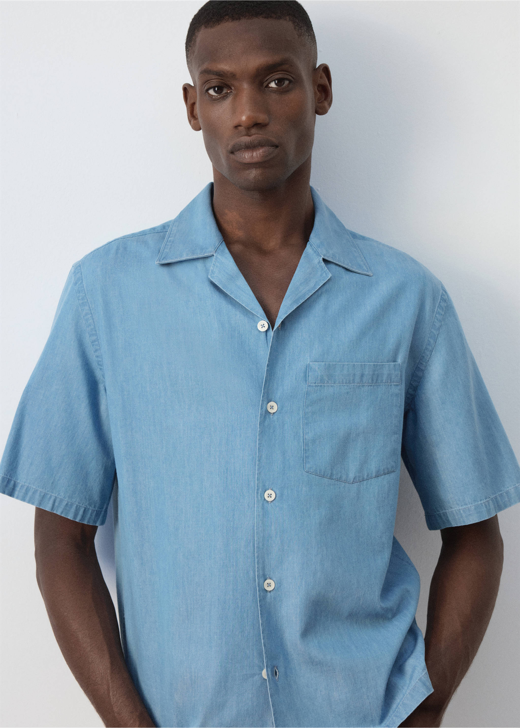 Chemise 100 % coton à col bowling - Détail de l'article 1, Bleu clair. Ref: 37057773-00.
