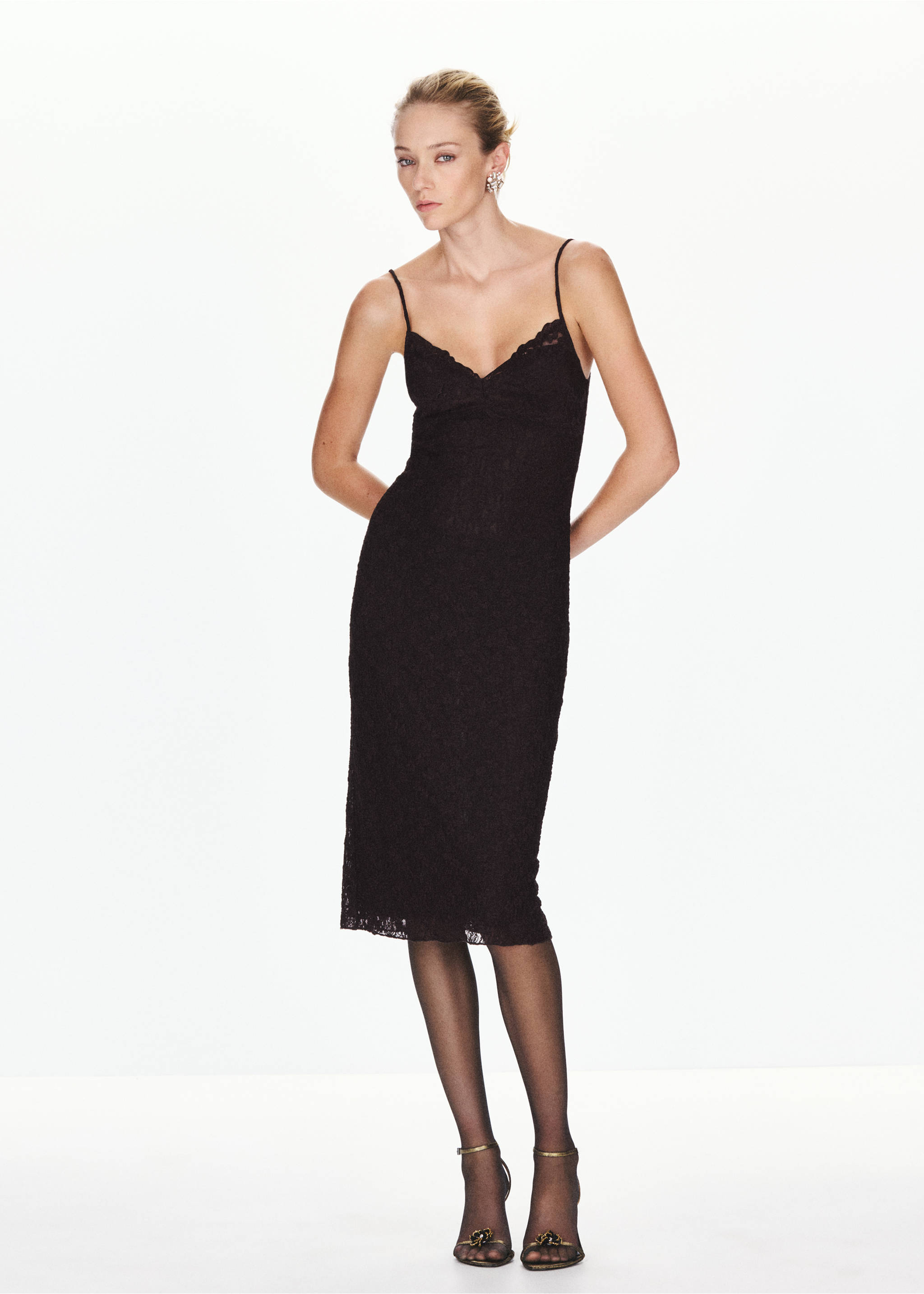 Vestido de renda com decote em V - Plano geral, Chocolate. Ref: 37057777-00.