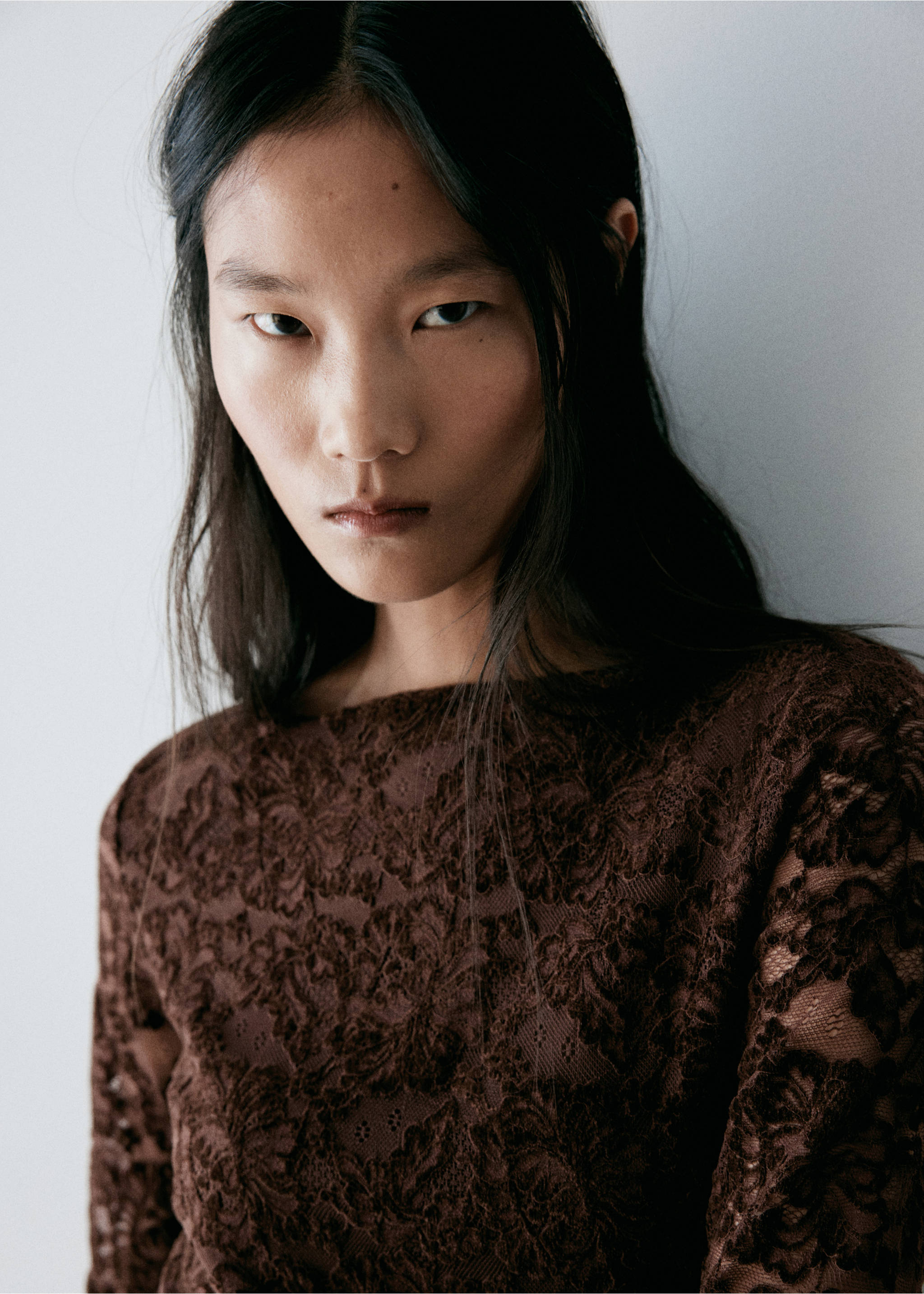 Velvet lace top - Details of the article 1, Brown. Ref: 37057778-00.