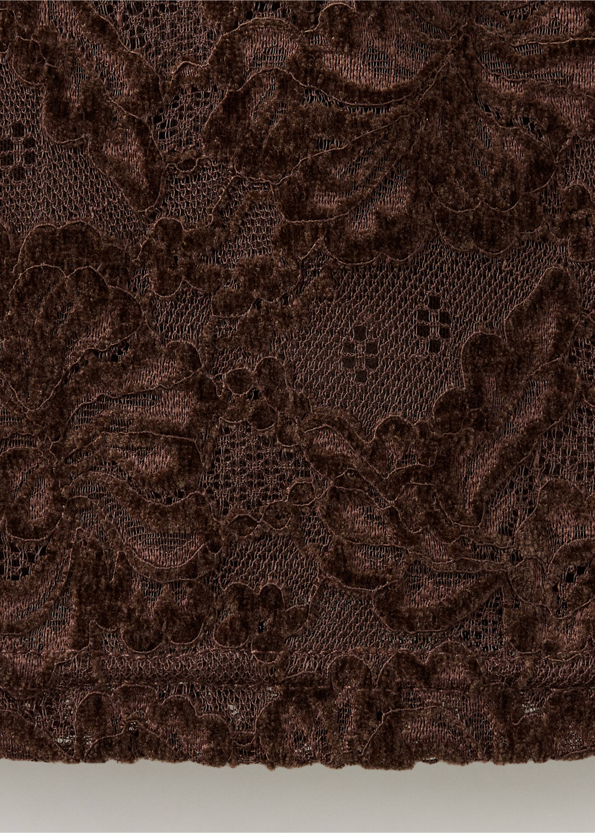 Close-up of the dark brown lace top fabric detail., Brown. Ref: 37057778-00.