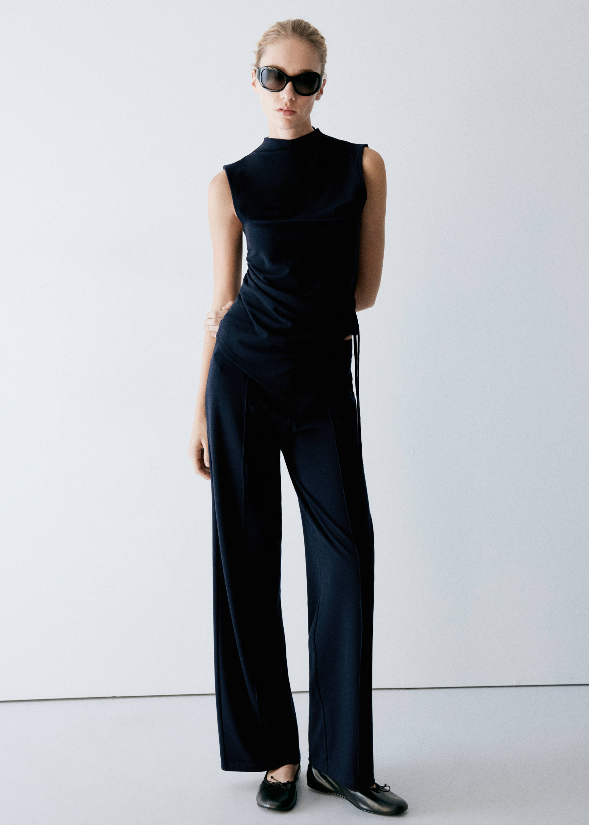 Straight-fit trousers with decorative seams - General plane, Navy. Ref: 37057782-00.