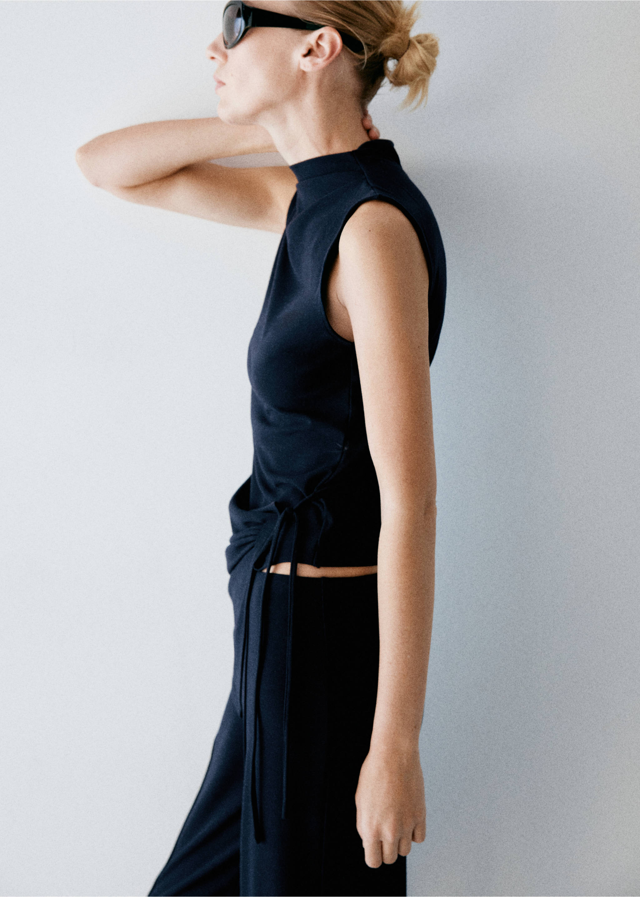 Straight-fit trousers with decorative seams - Details of the article 1, Navy. Ref: 37057782-00.