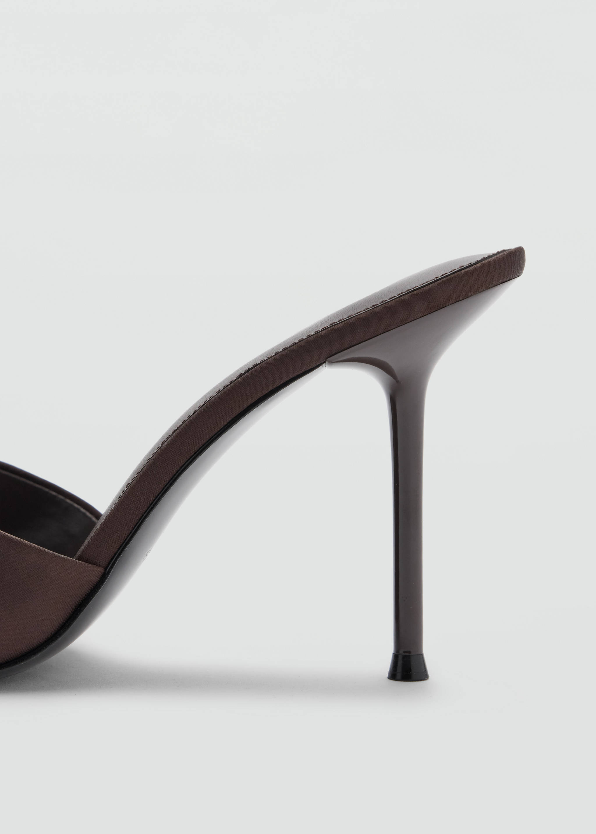 Brown sandal heel detail with a slim stiletto