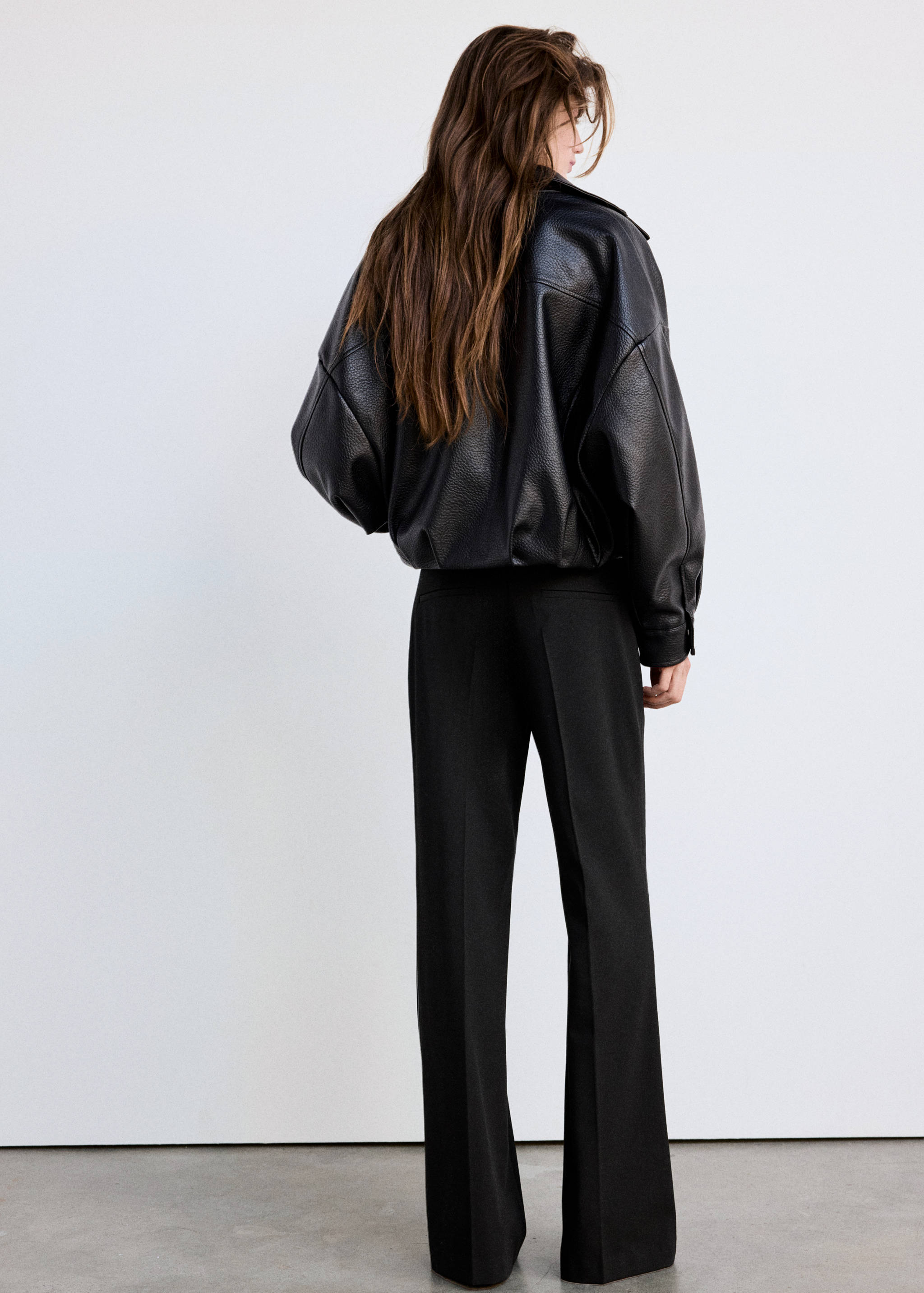Pantalon flare à pli repassé - Verso de l’article