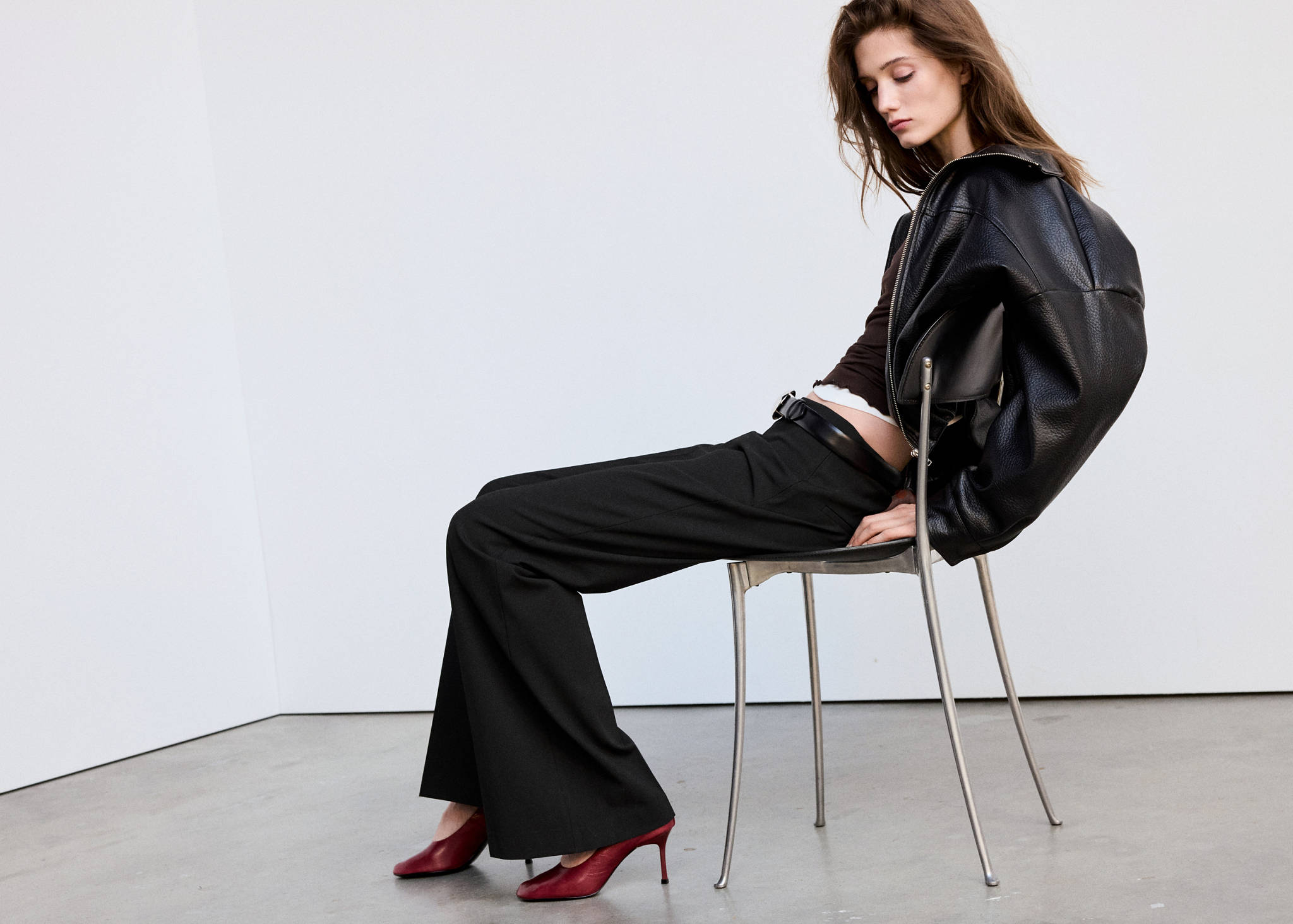 Pantalon flare à pli repassé - Plan panoramique