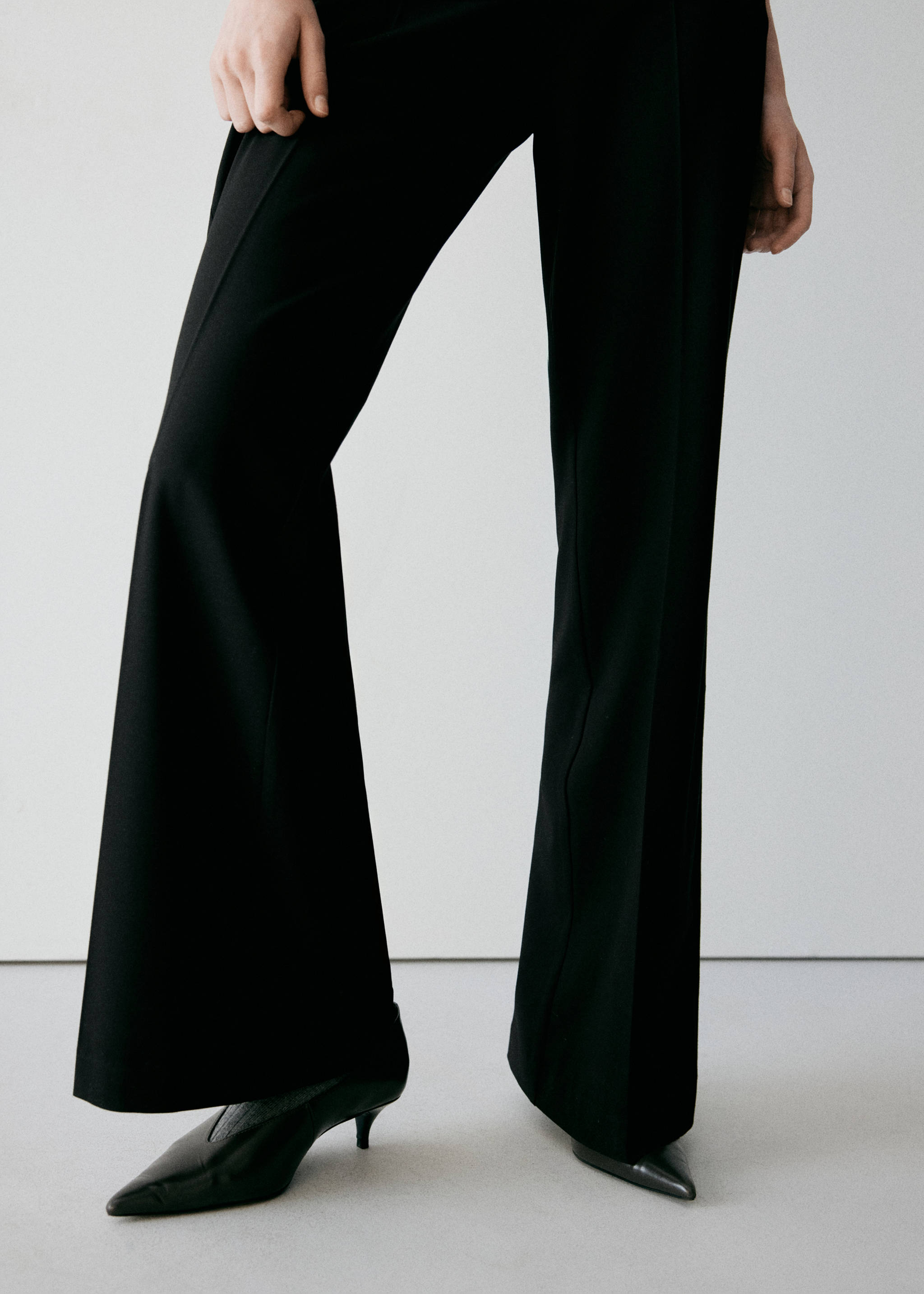 Flared trousers with pressed crease - Medium plane