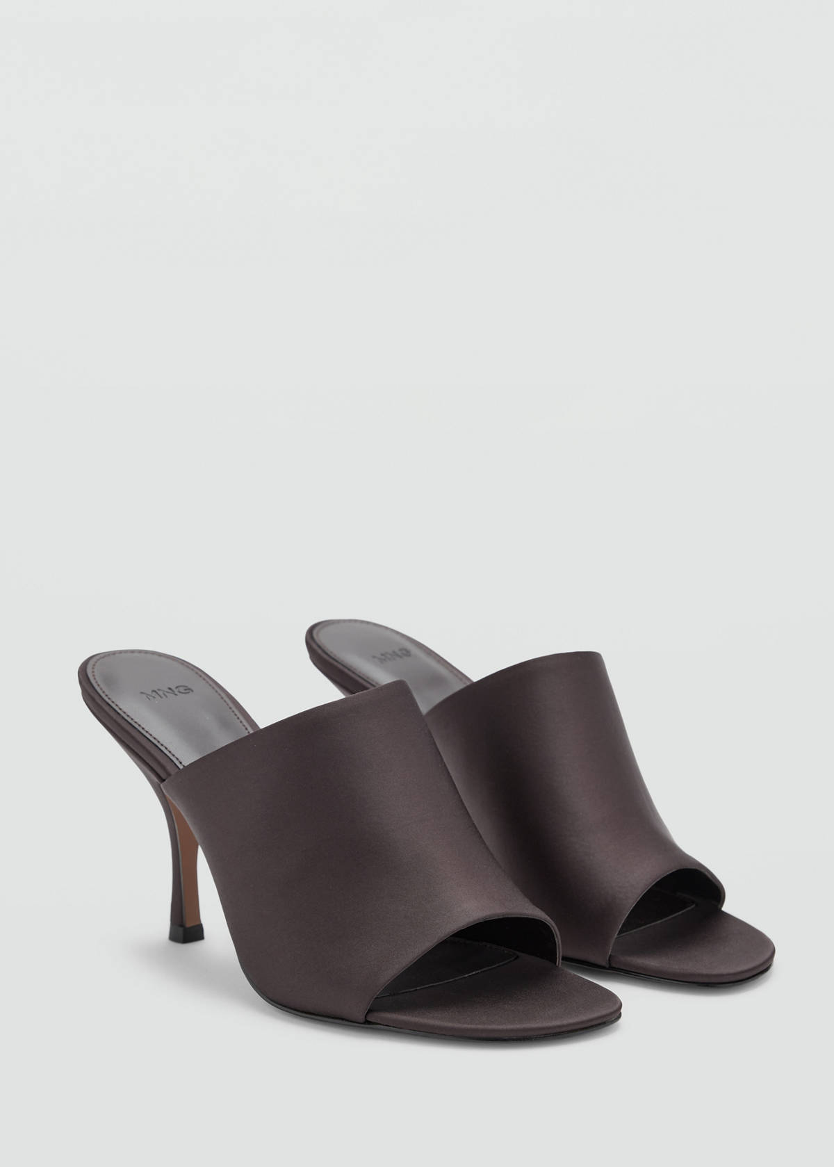 Wide-strap heeled sandal — Chocolate