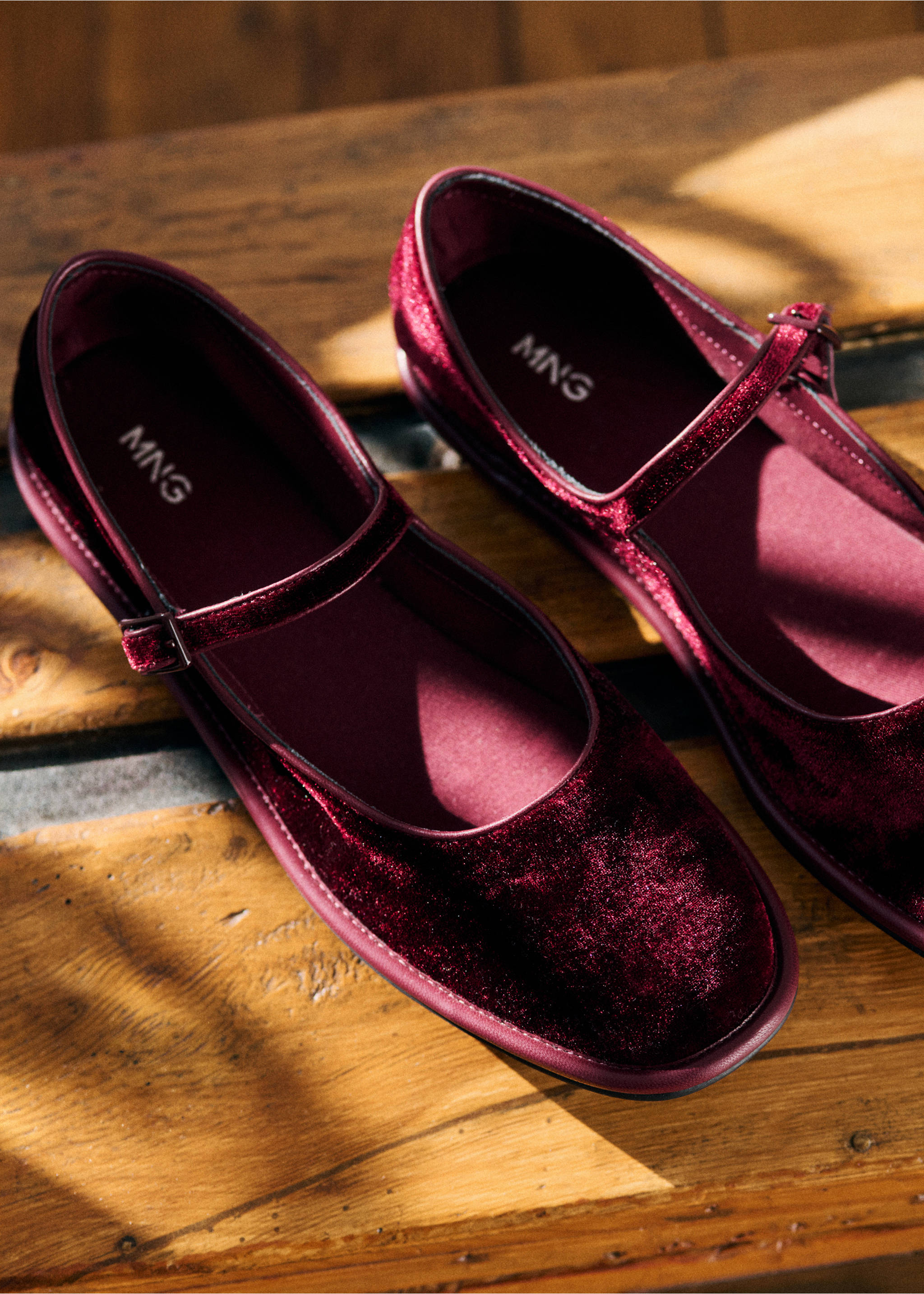 Velvet ballerina pump with buckle - General plane, Burgundy. Ref: 37057797-00.