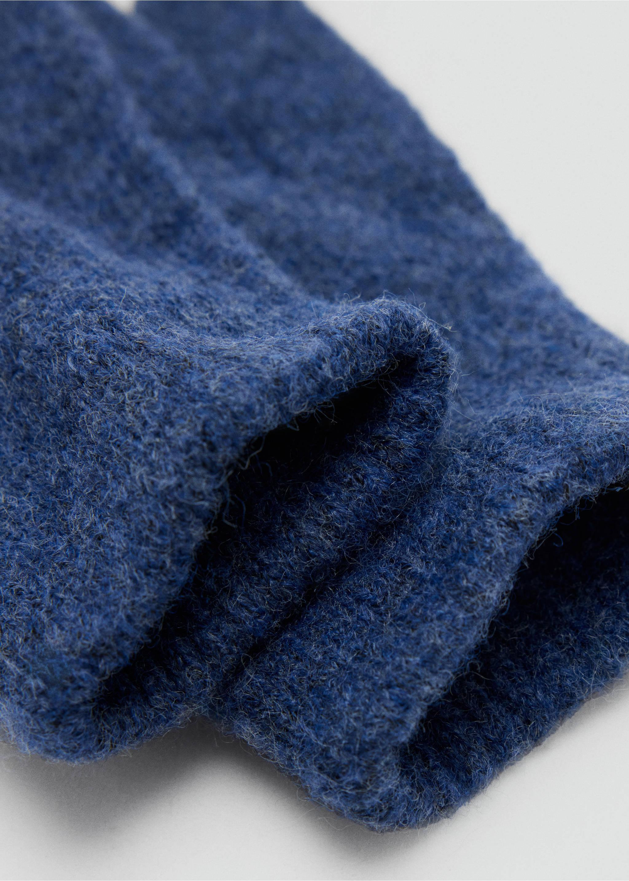 Blue textured knit gloves in a three-quarter close-up., Navy. Ref: 37057804-00.
