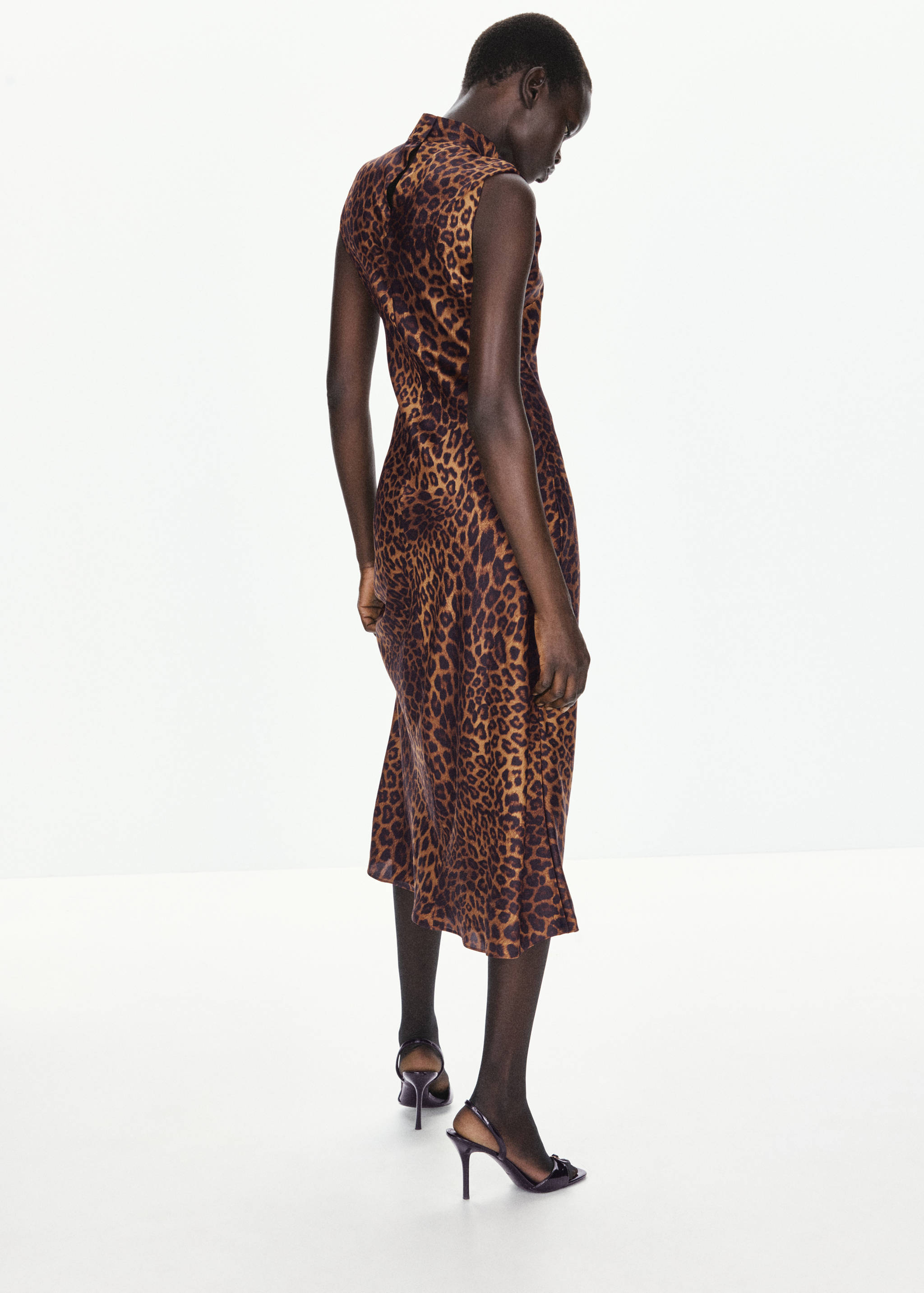 Leopard print dress with a roll neck - Reverse of the article