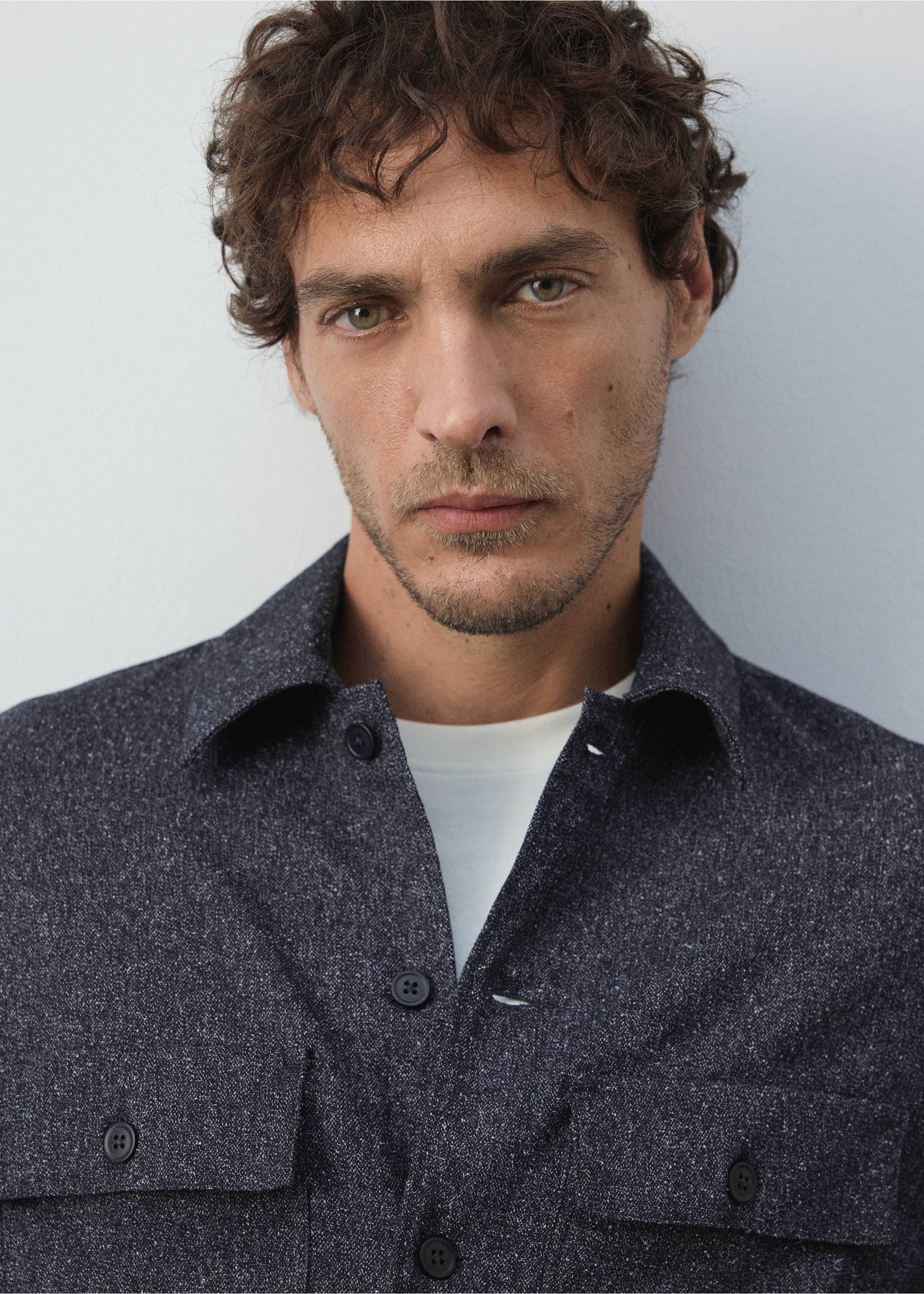 Dark speckled overshirt with a classic collar and buttoned chest pockets., Blue. Ref: 37057885-01.