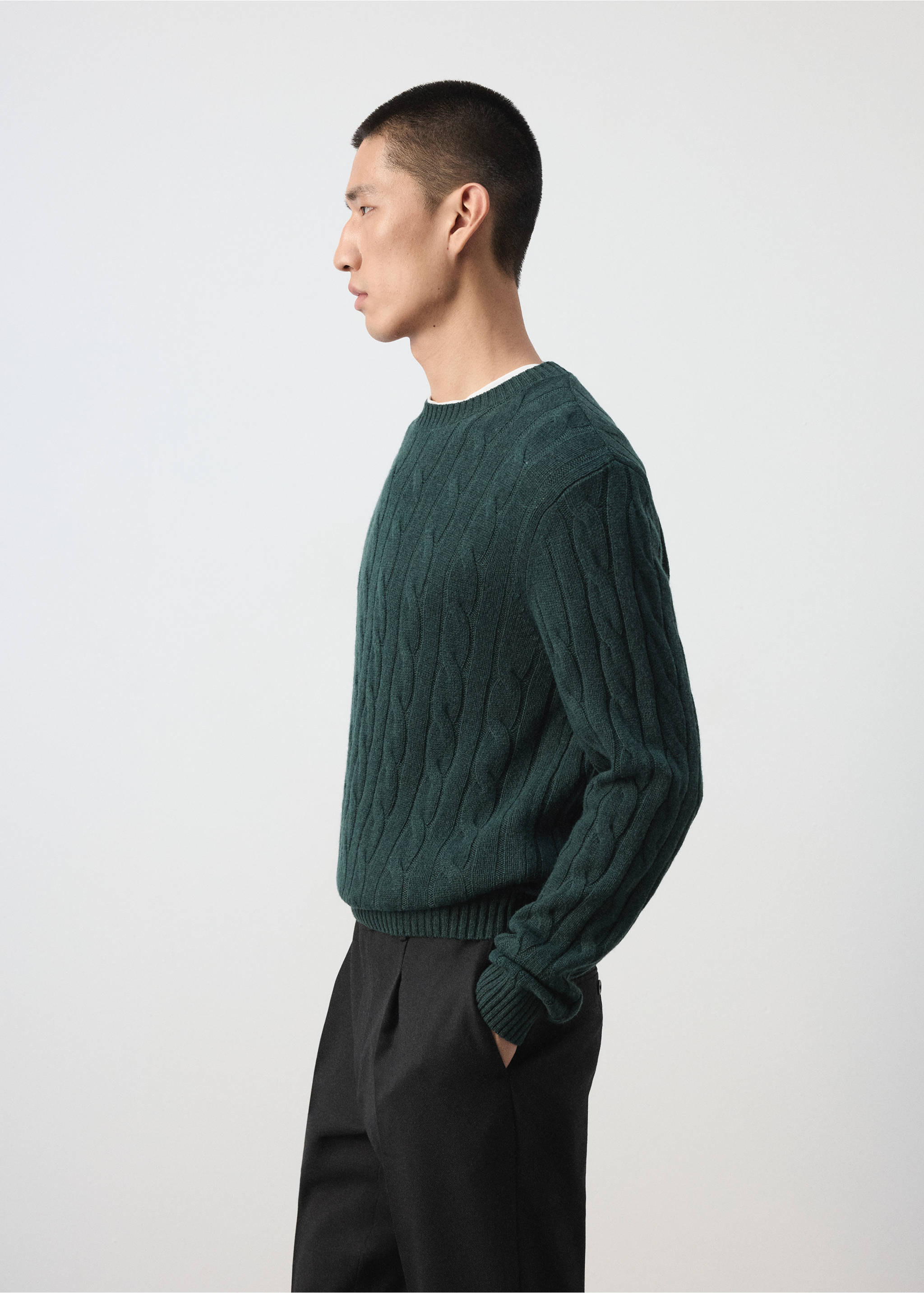 Dark green cable-knit jersey with a crew neck., Dark Green. Ref: 37057886-00.