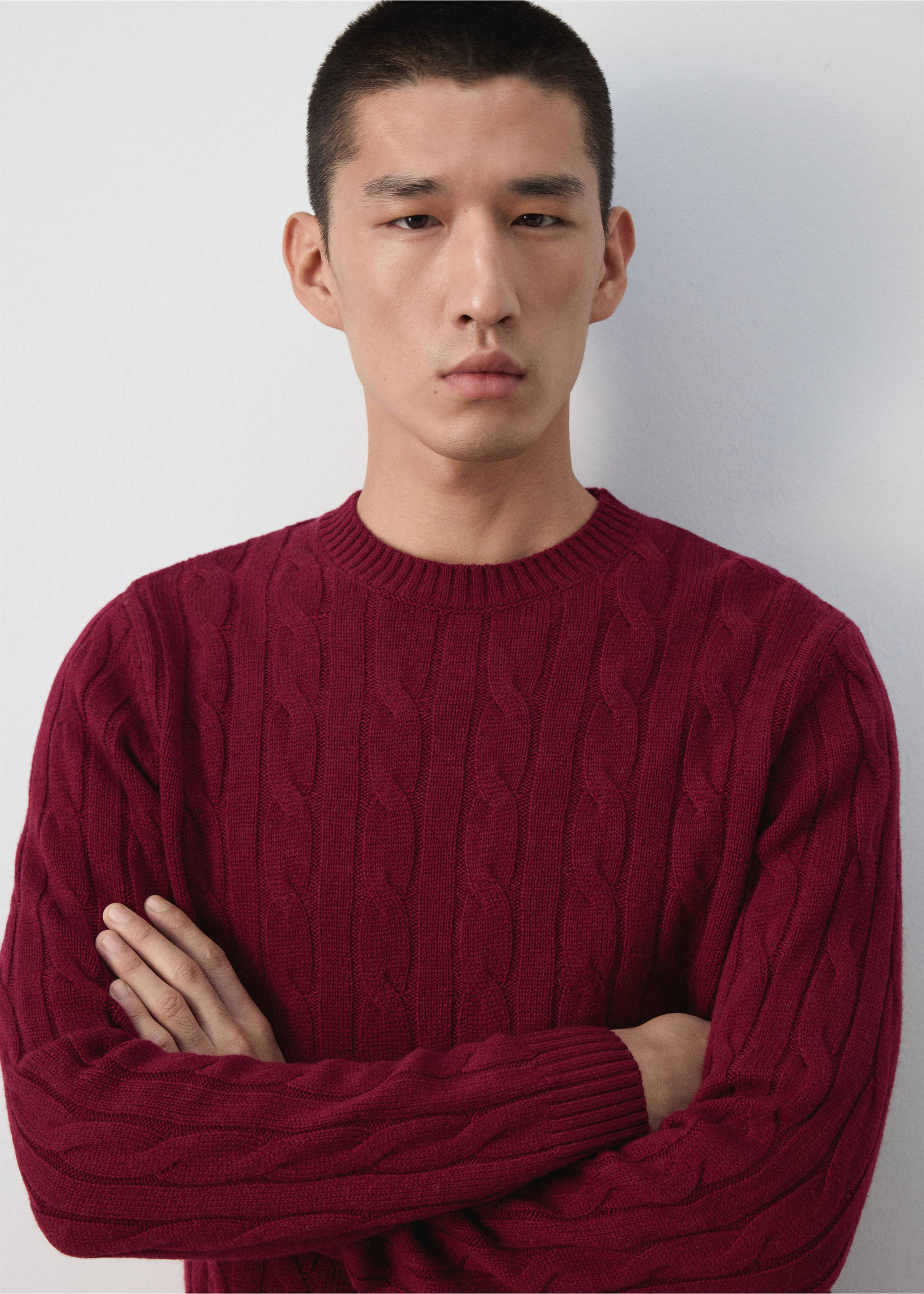 Dark red cable-knit jumper with a ribbed crew neck., Medium Red. Ref: 37057886-00.