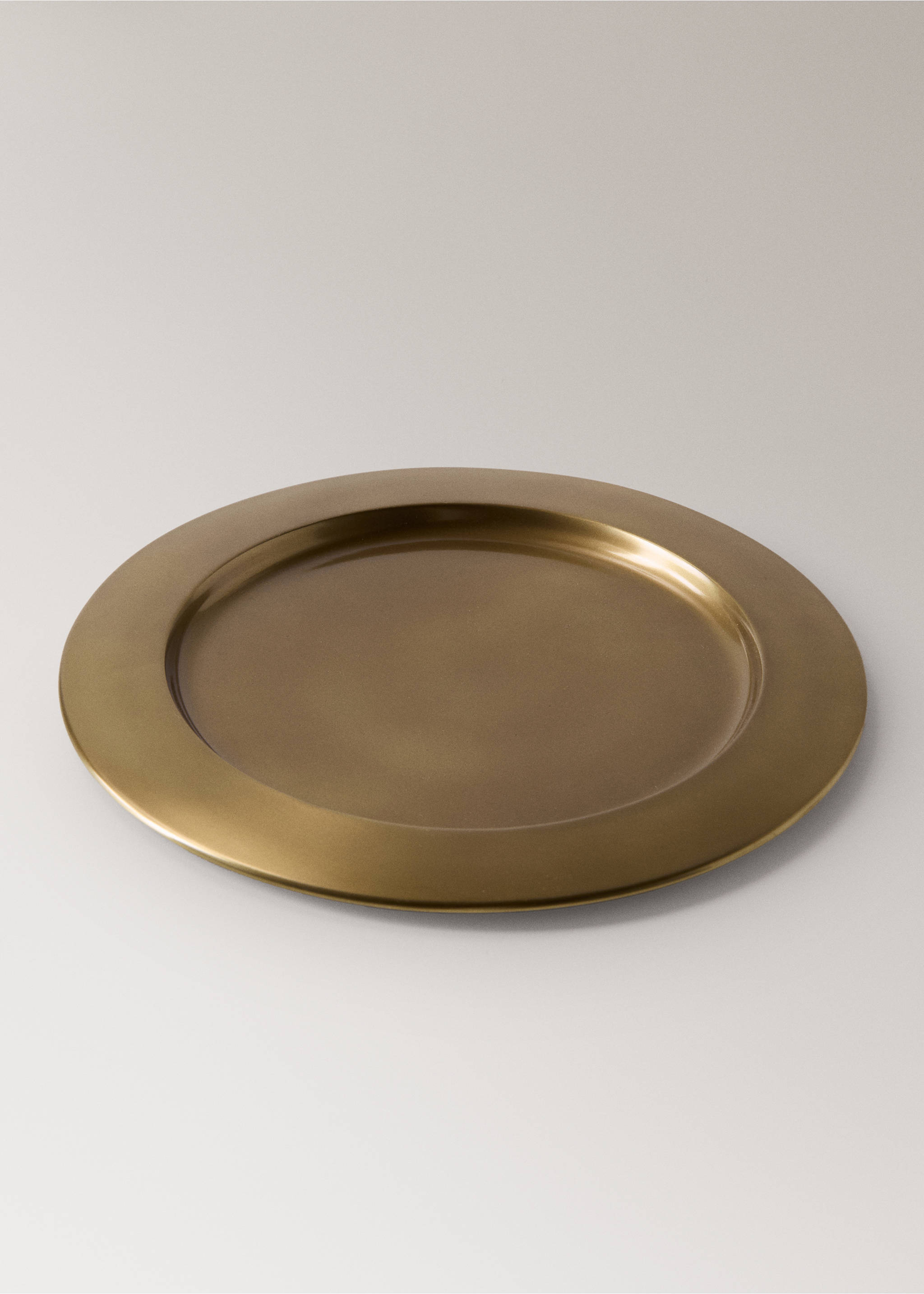 Round metallic bronze plate with a wide flat rim., Gold. Ref: 37057893-00.