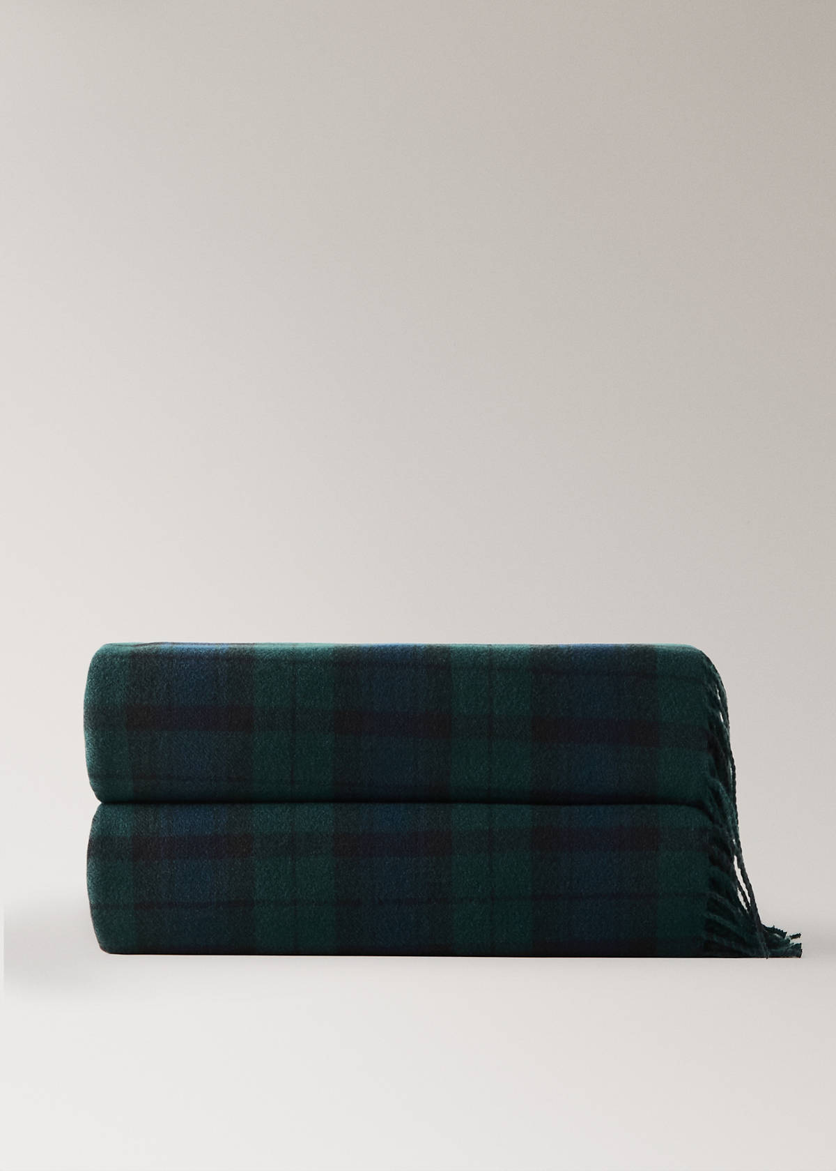Tartan check throw with fringes — Blue